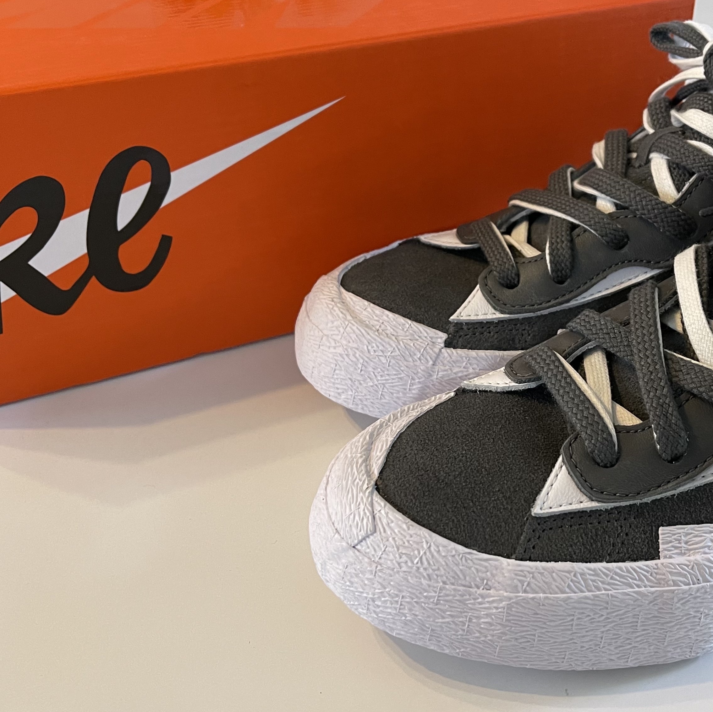 Nike x Sacai Blazer Low Iron Grey 착용 스타일 - 1
