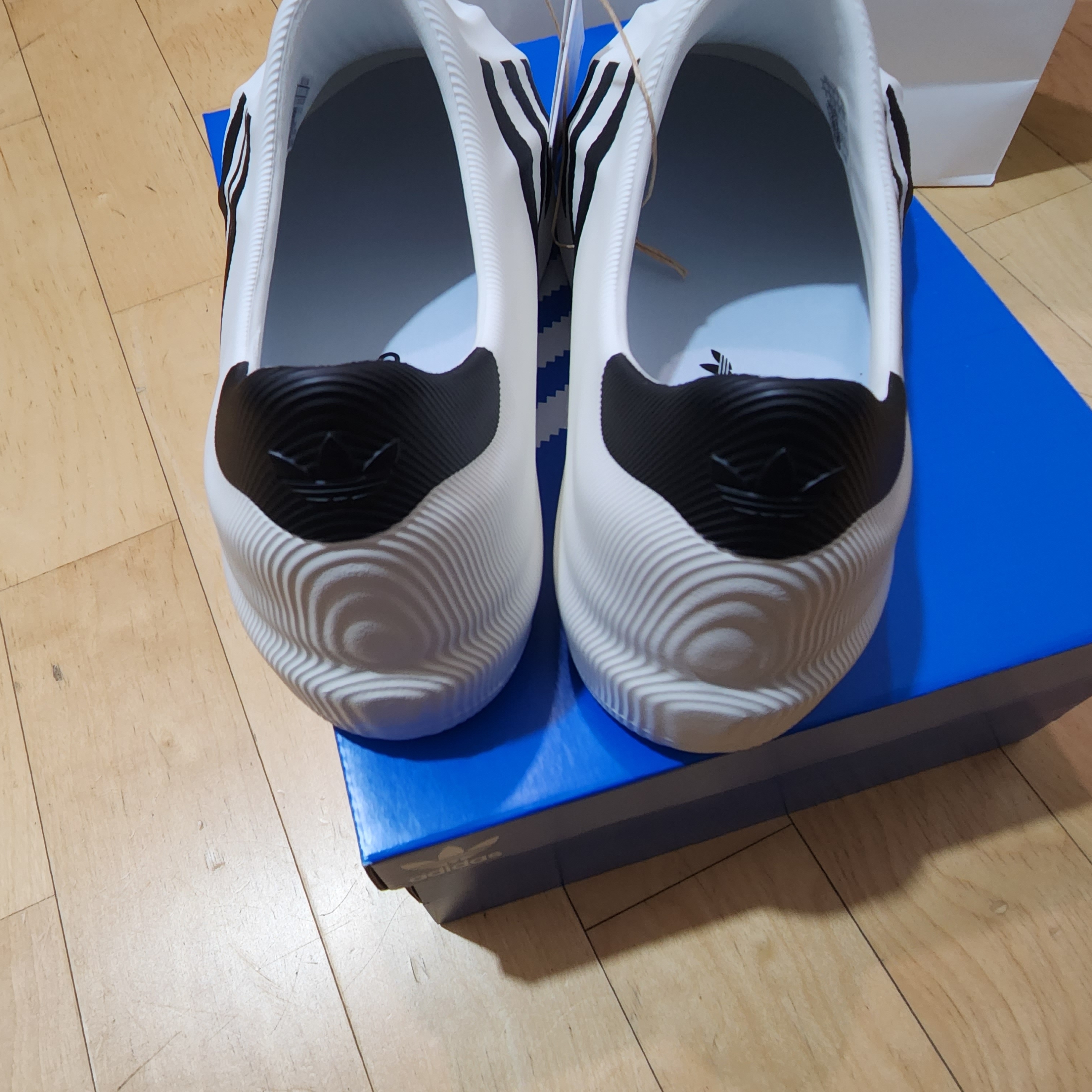 Adidas Adifom Superstar Core White 착용 스타일 - 3