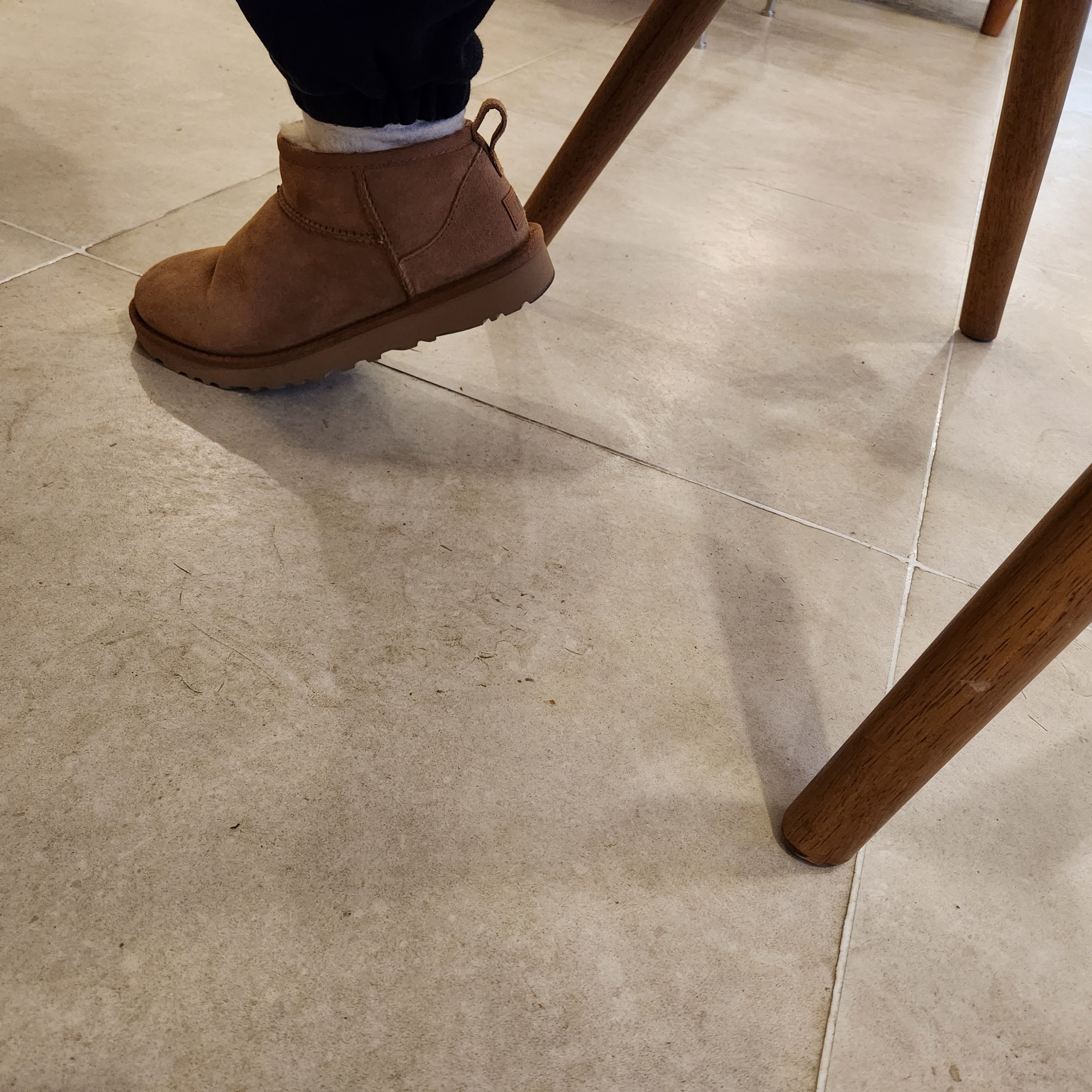 (W) UGG Classic Ultra Mini Boots Chestnut 착용 스타일