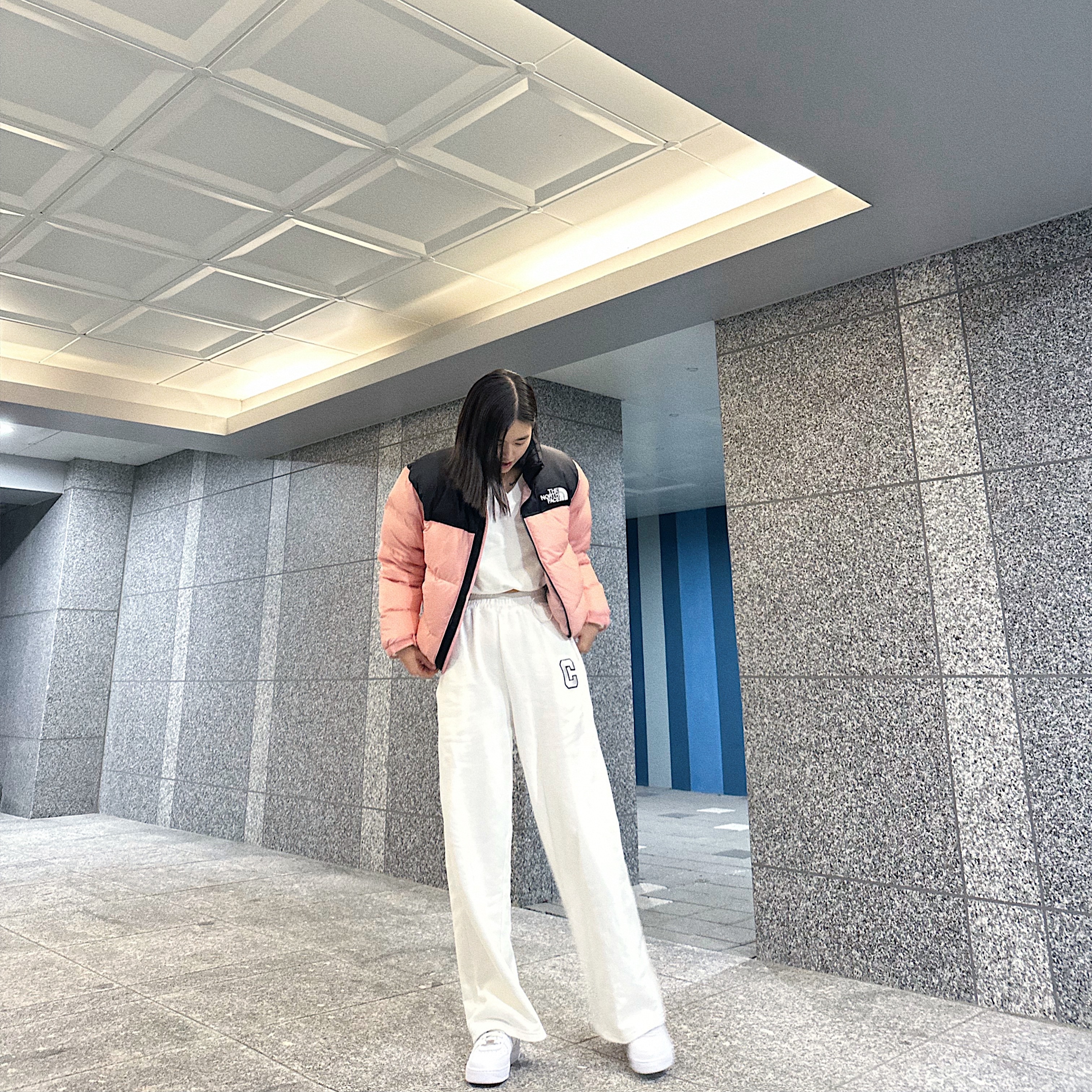 (W) The North Face 1996 Eco Nuptse Jacket Dusty Rose, Nike Air Force 1 '07 Low White 착용 스타일 - 1