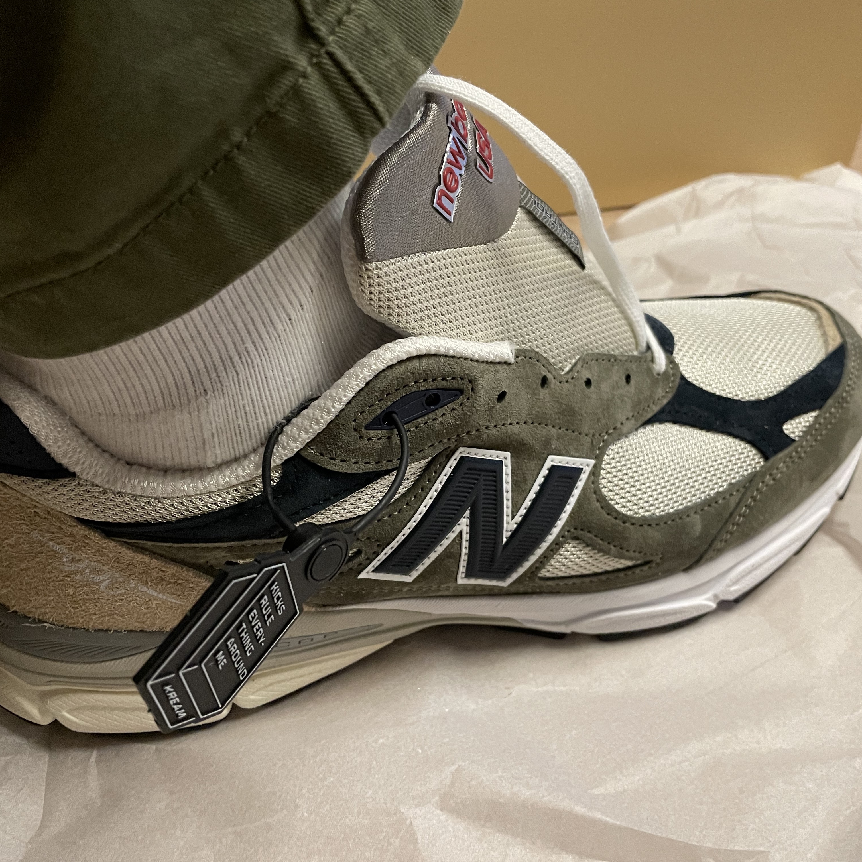 New Balance 990v3 Made in USA Olive 착용 스타일 - 2