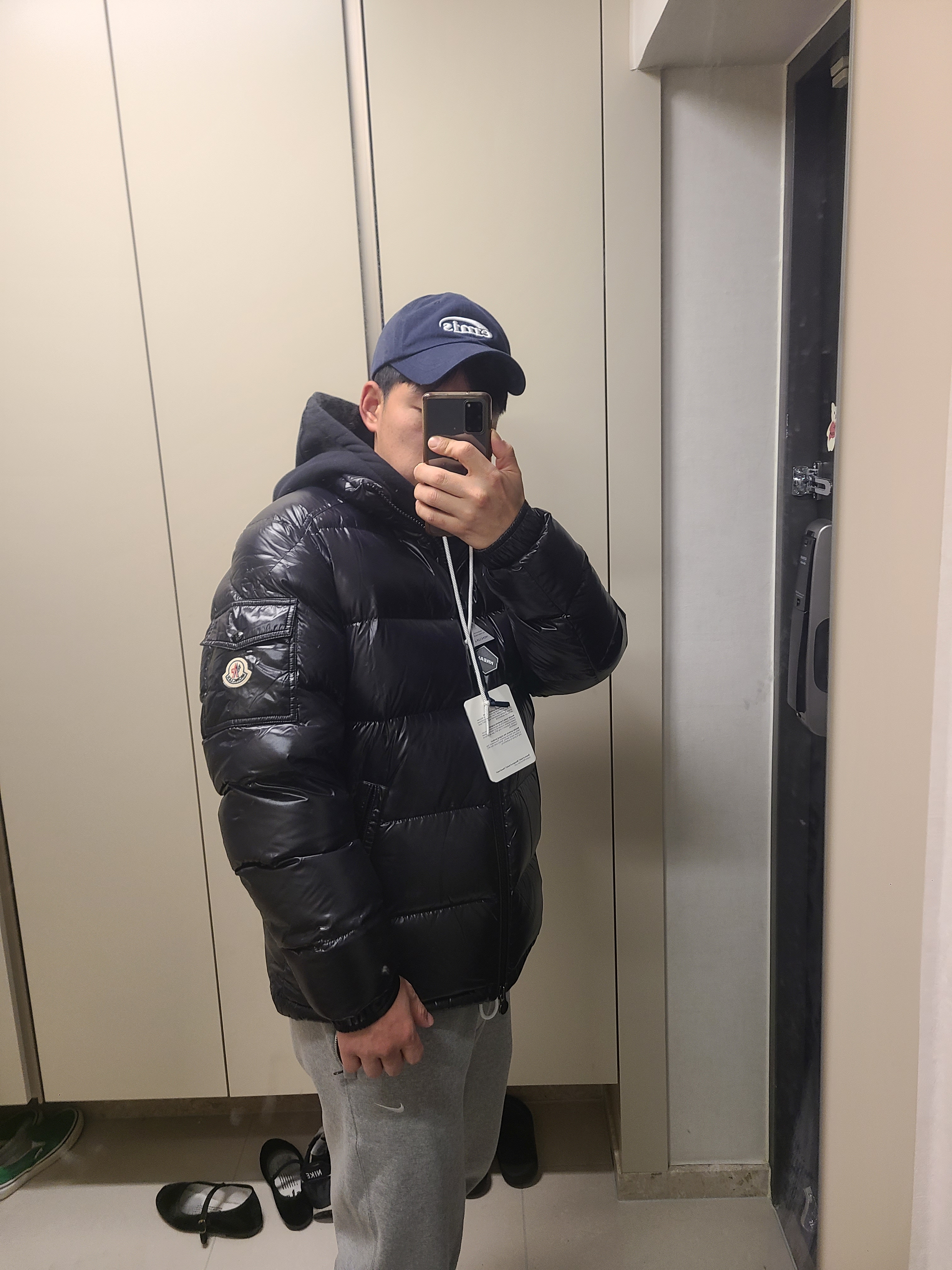 Moncler Maya Short Down Jacket Black - 22FW 착용 스타일