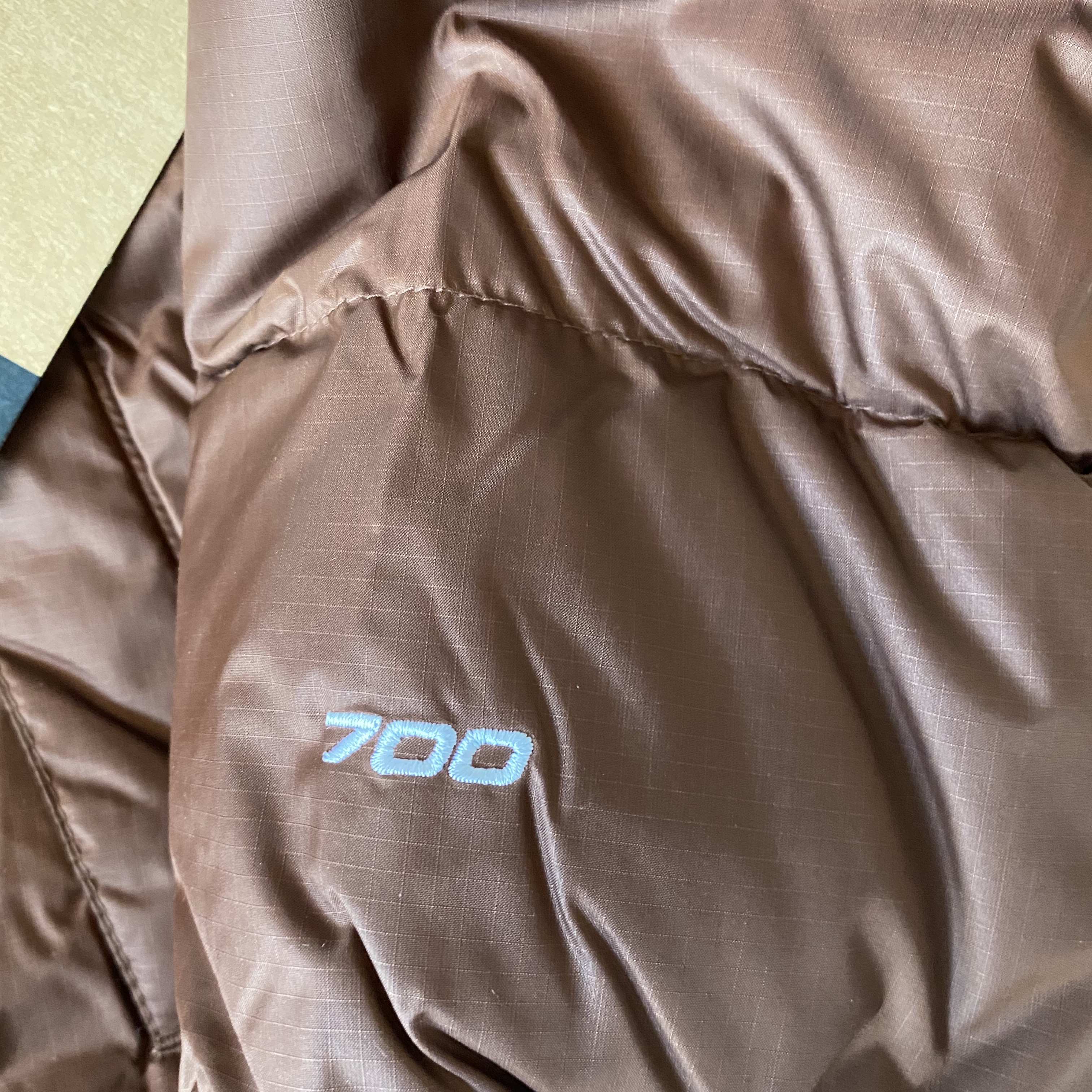 The North Face 1996 Retro Nuptse Jacket Dark Oak 착용 스타일