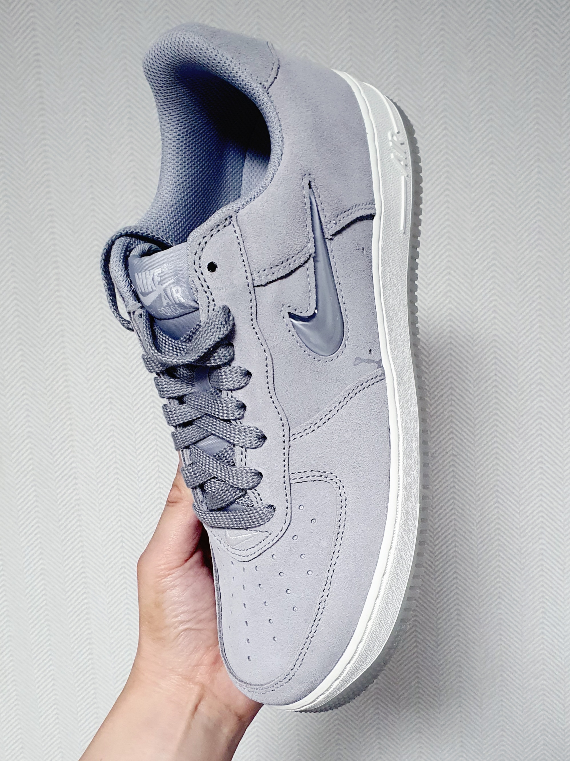 Nike Air Force 1 Low Retro Color of the Month Light Smoke Grey 착용 스타일