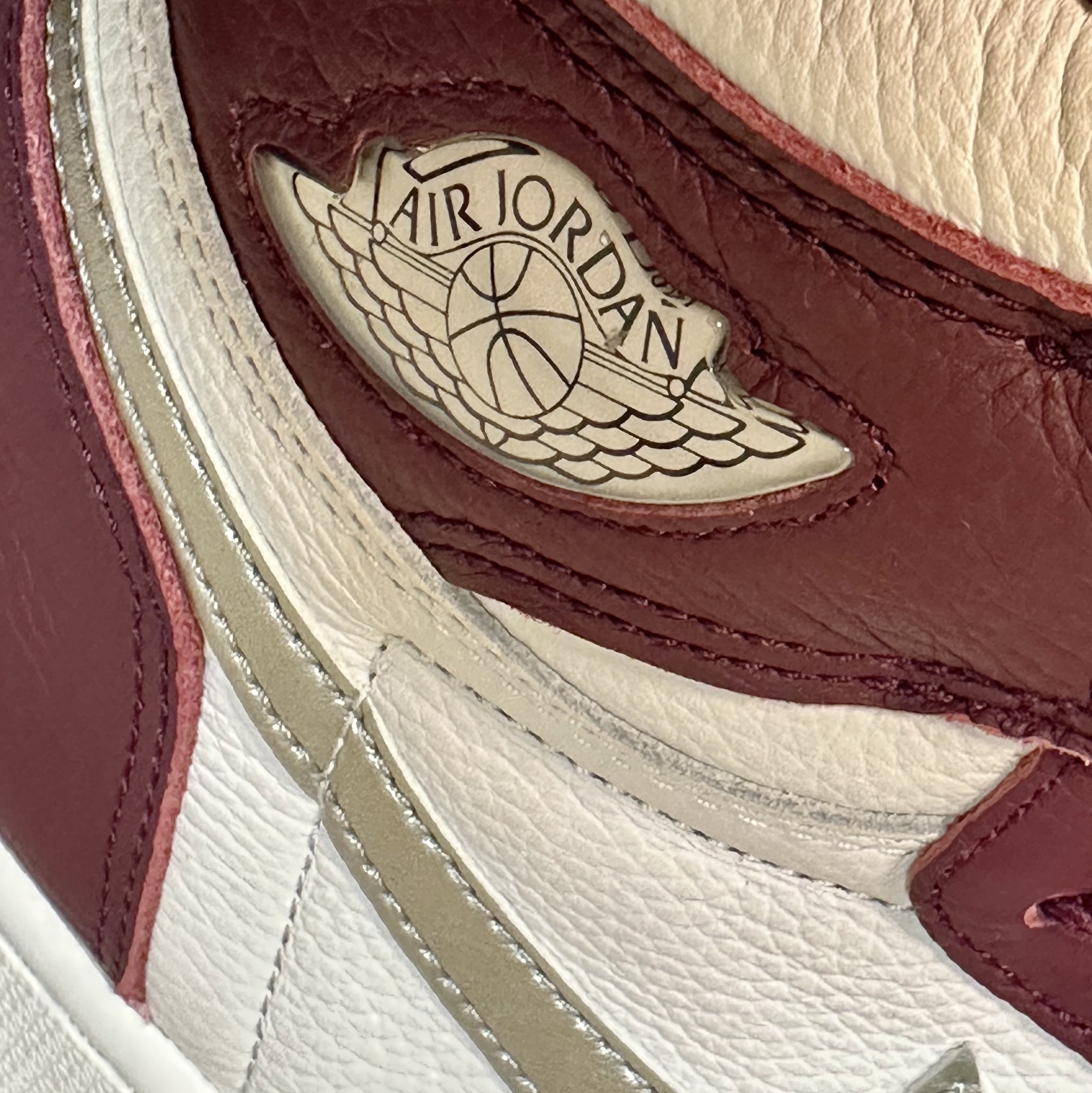 Jordan 1 Retro High OG Bordeaux 착용 스타일 - 1
