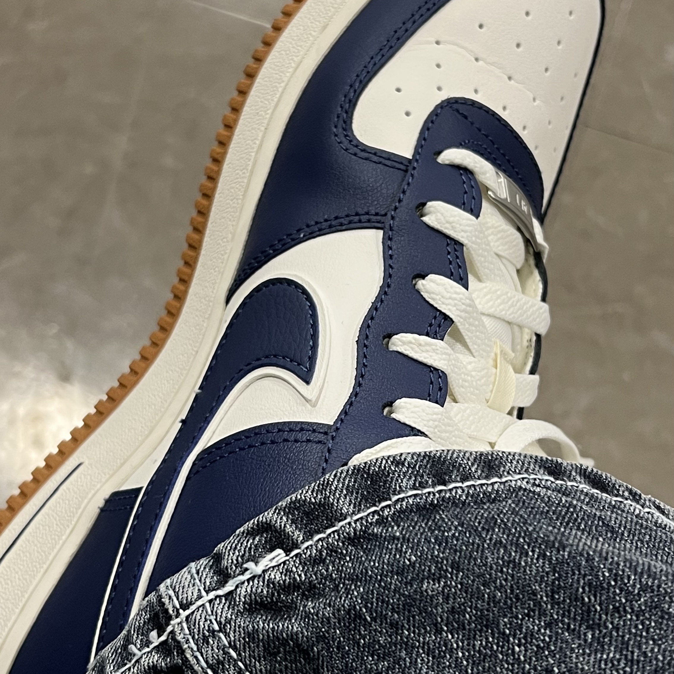 (GS) Nike Air Force 1 LV8 3 Midnight Navy 착용 스타일 - 1