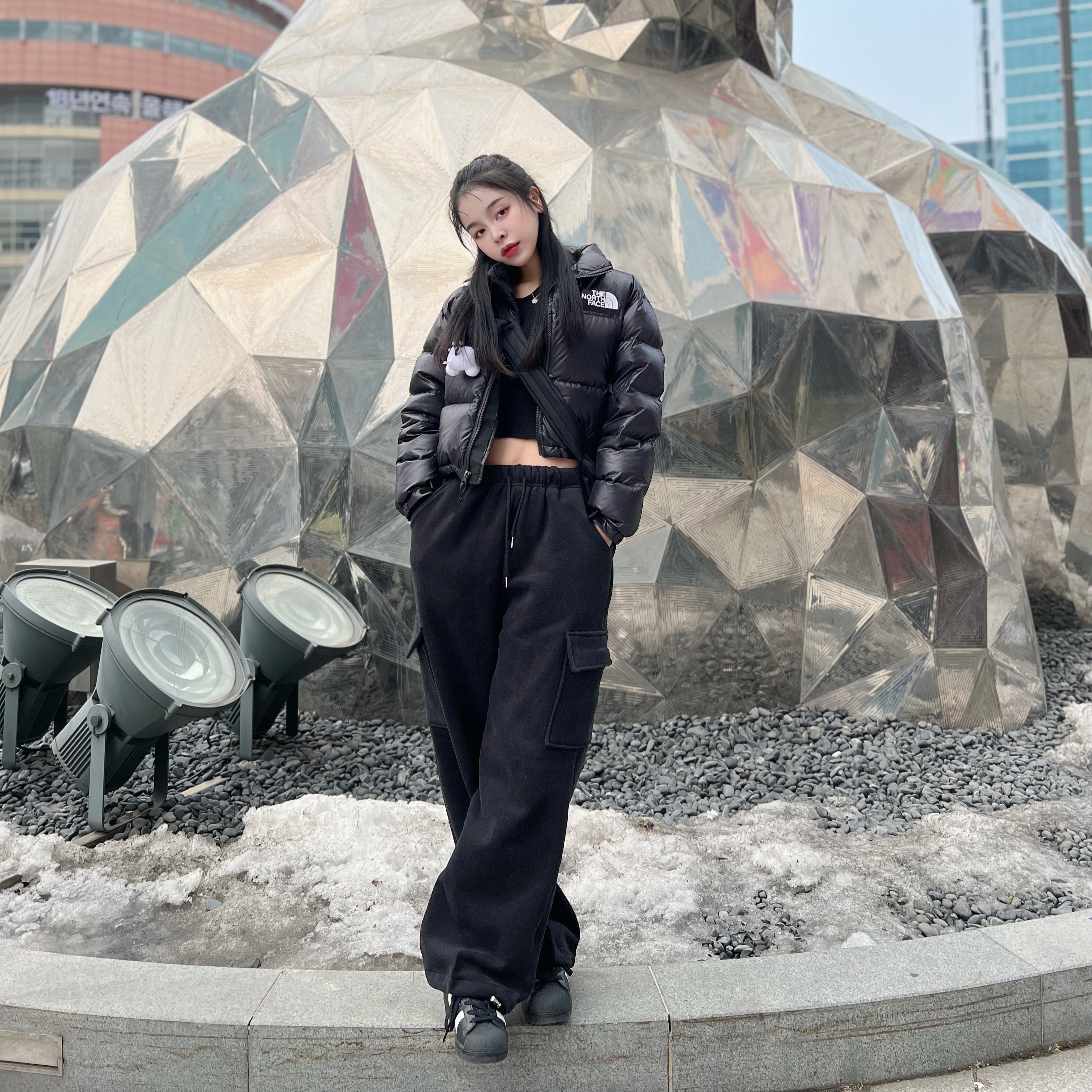 Adidas Superstar Core Black White, (W) The North Face Nuptse Short Jacket Black 착용 스타일 - 1