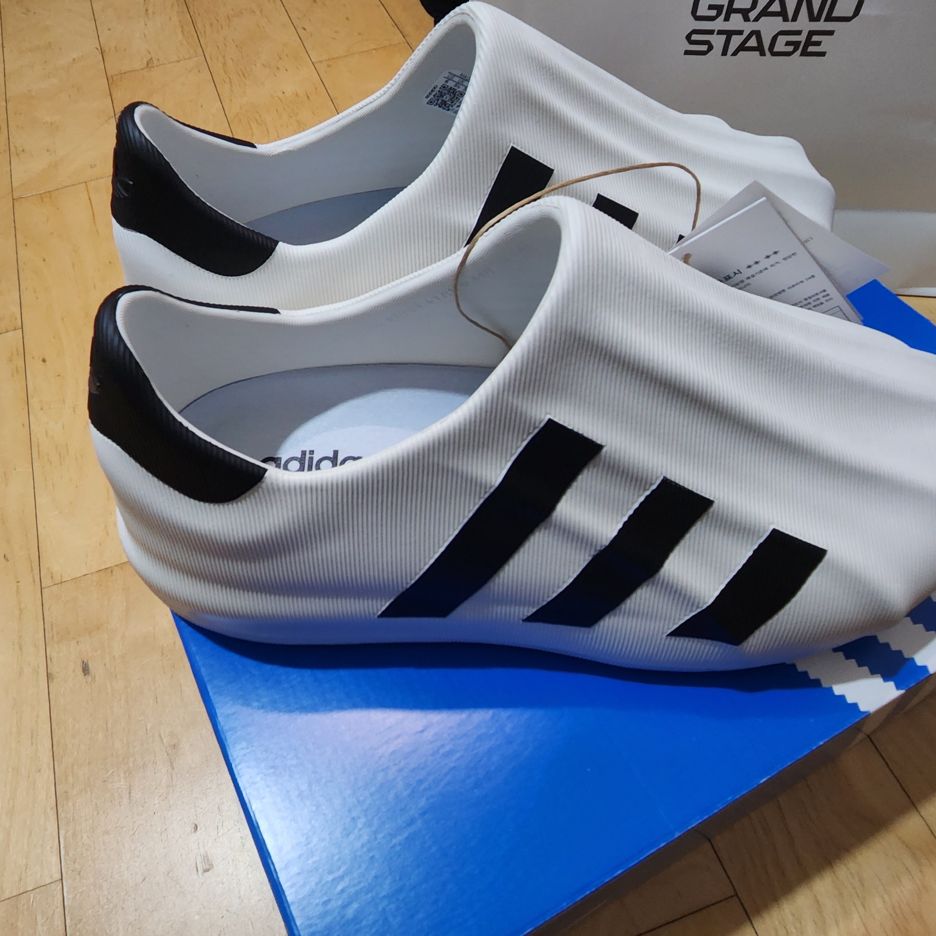 Adidas Adifom Superstar Core White 착용 스타일 - 2