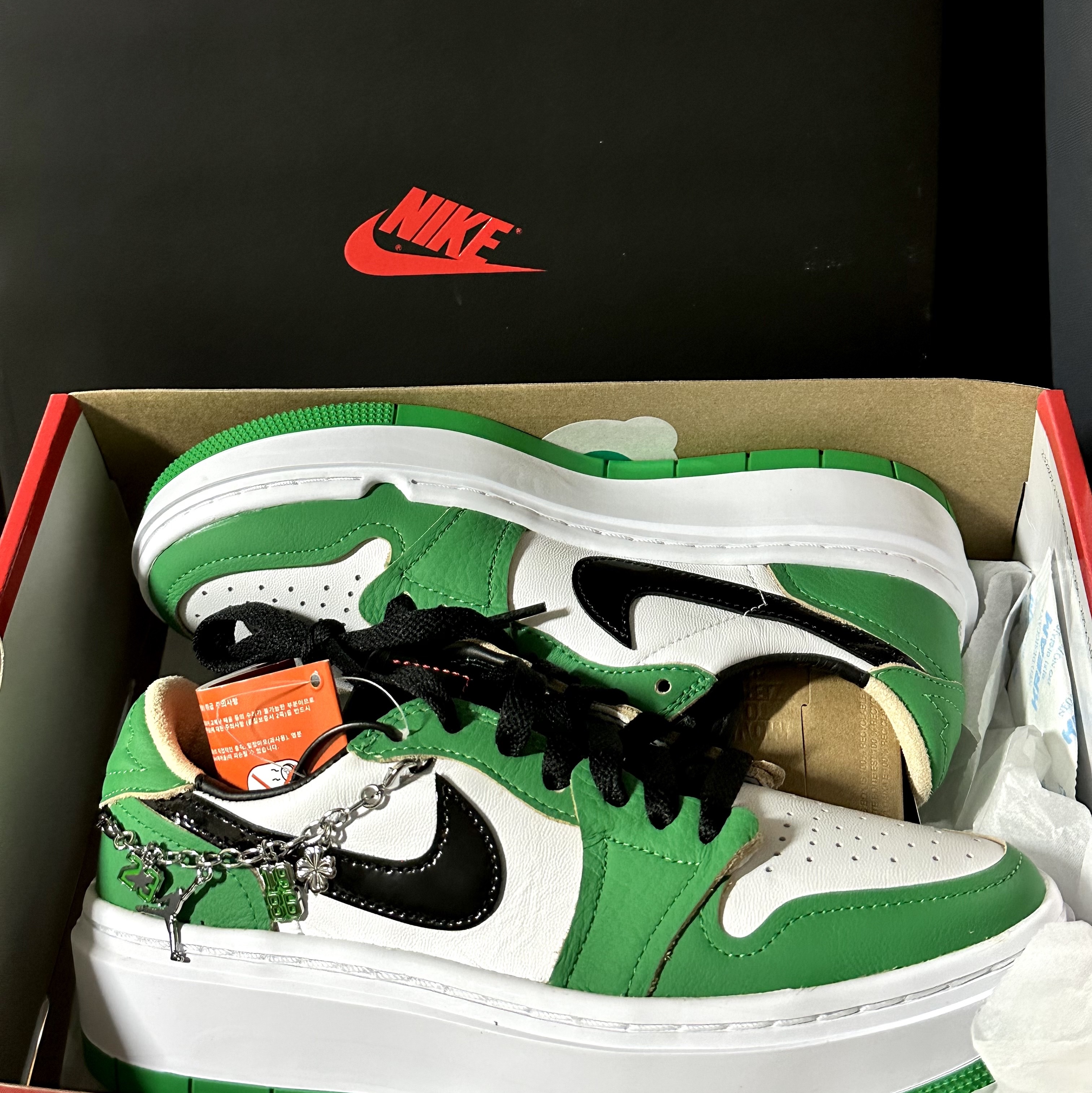 (W) Jordan 1 Elevate Low SE Lucky Green 착용 스타일 - 1