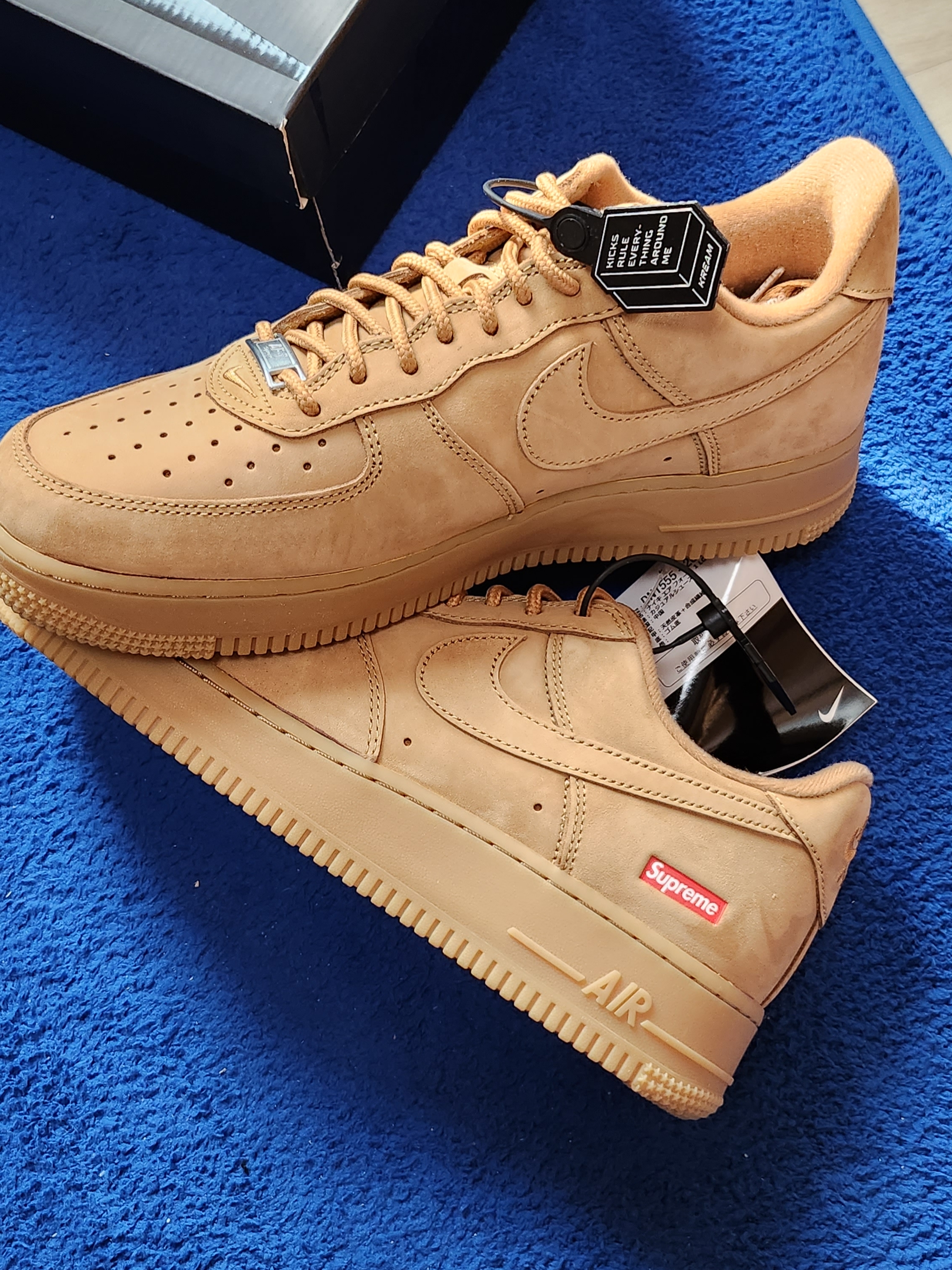Nike x Supreme Air Force 1 Low Flax 착용 스타일