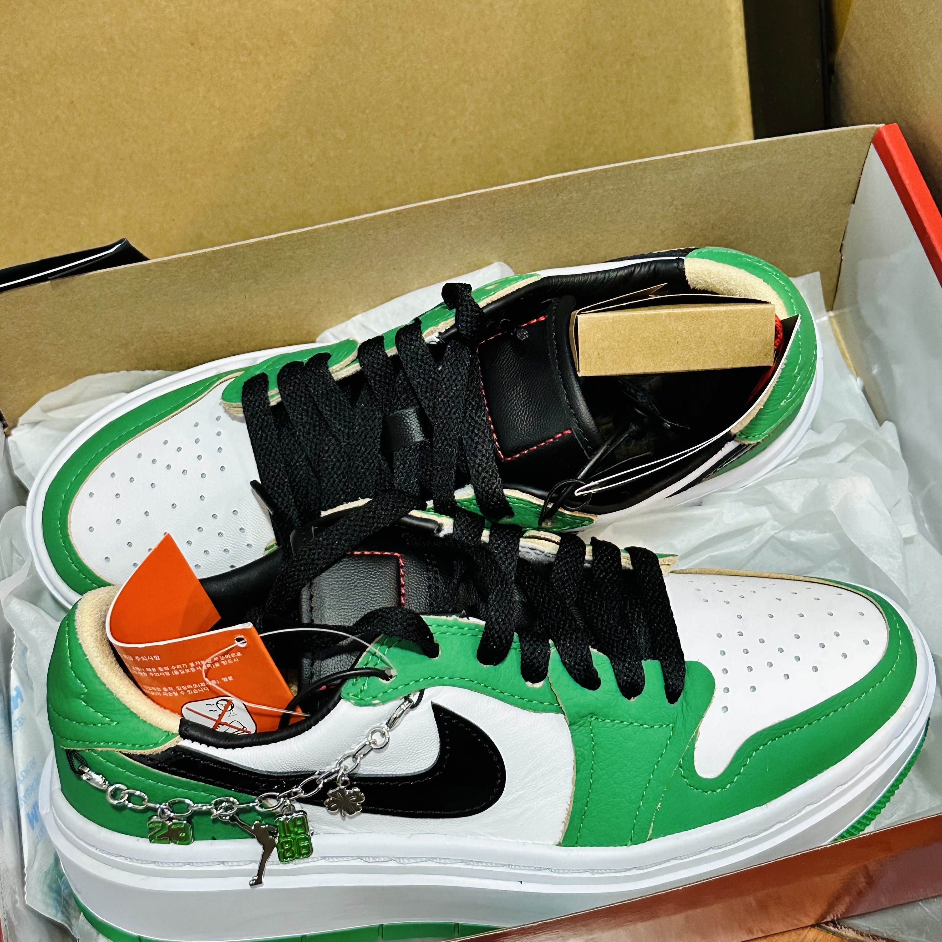 (W) Jordan 1 Elevate Low SE Lucky Green 착용 스타일 - 3