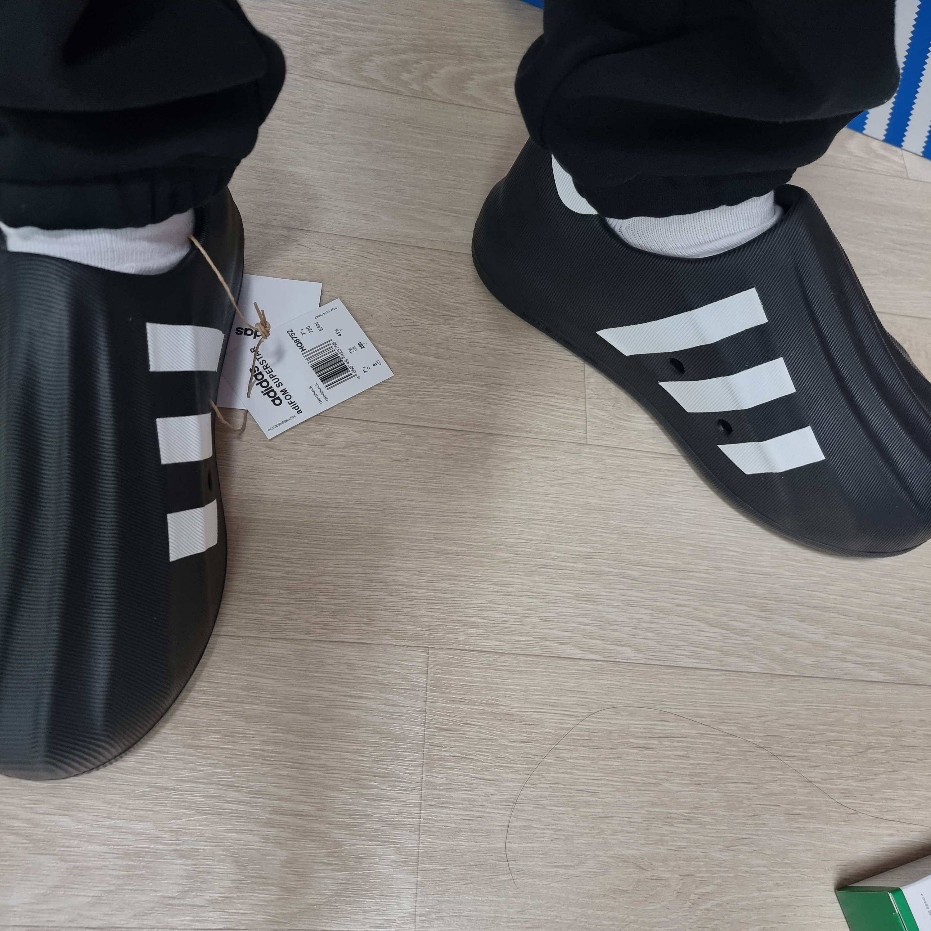 Adidas Adifom Superstar Core Black Cloud White 착용 스타일 - 4