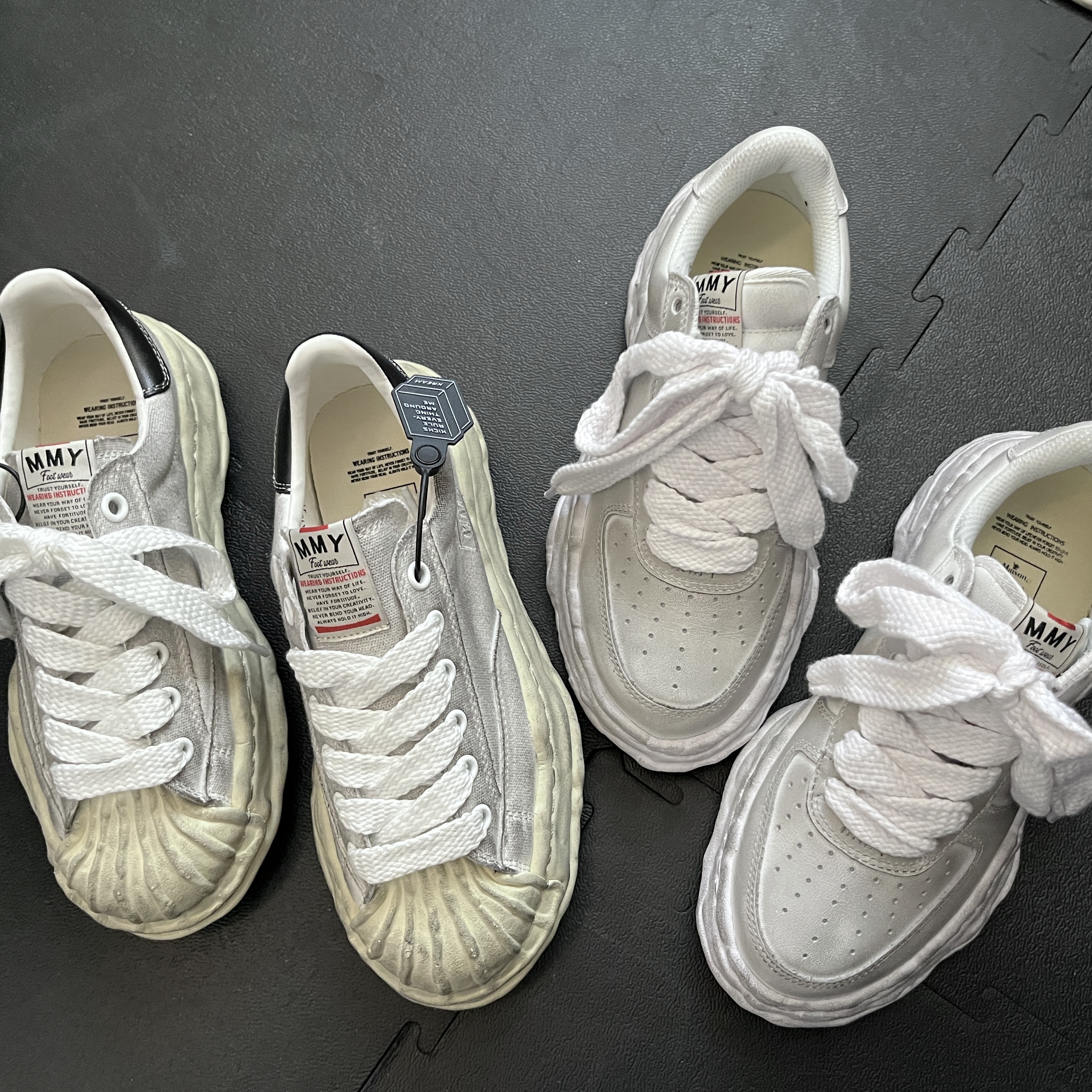 Maison Mihara Yasuhiro Blakey OG Sole Distressed Canvas Low-top Sneakers White, Maison Mihara Yasuhiro Wayne OG DE Sole Leather Low-top Sneakers White 착용 스타일