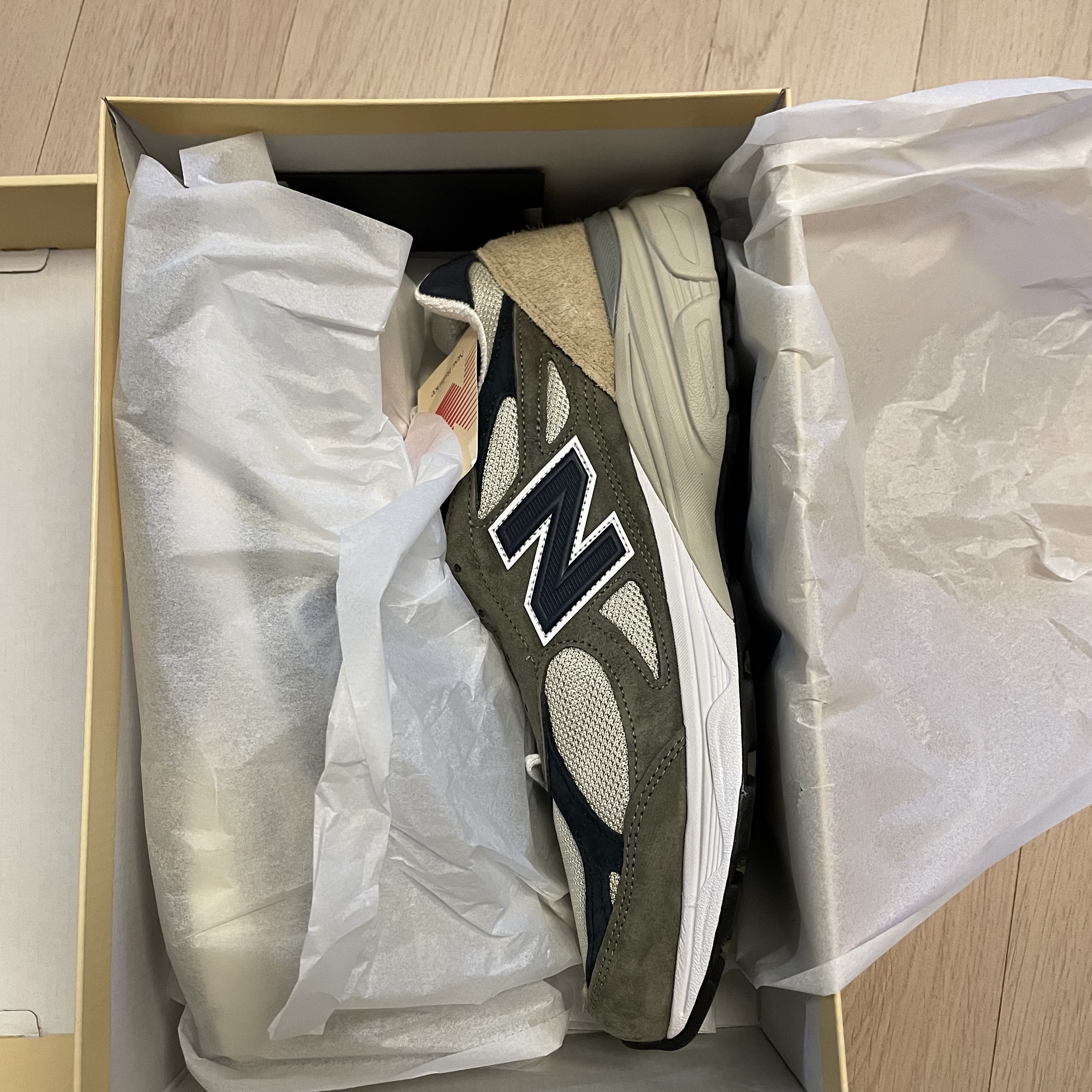 New Balance 990v3 Made in USA Olive 착용 스타일 - 4