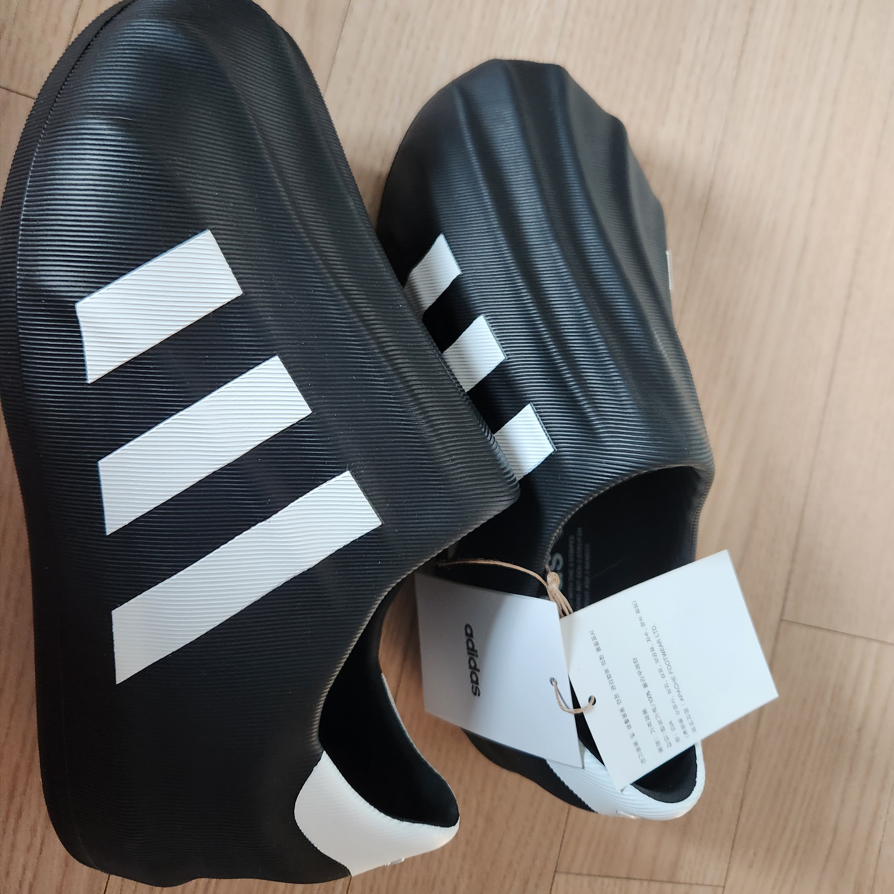Adidas Adifom Superstar Core Black Cloud White 착용 스타일
