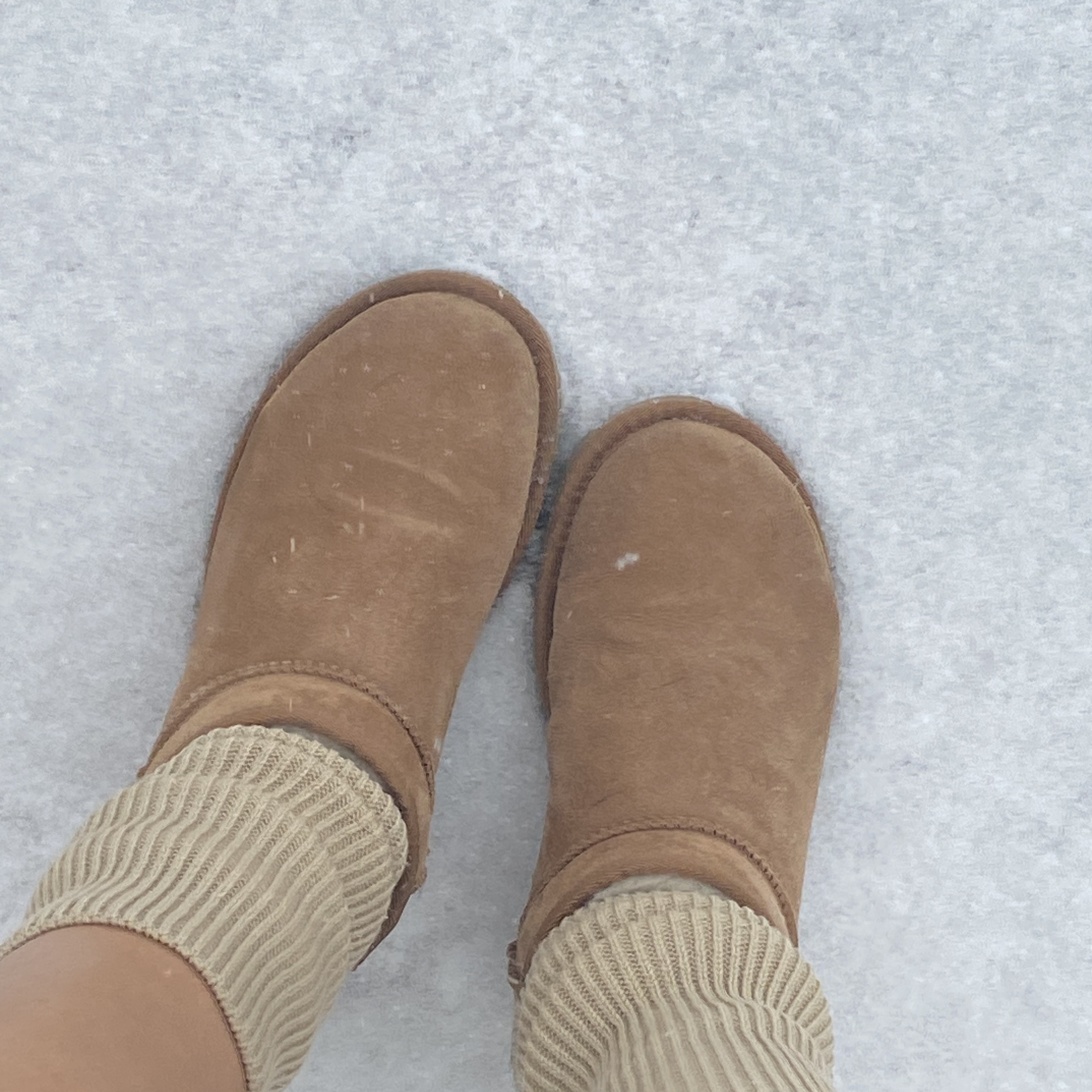 (W) UGG Classic Ultra Mini Boots Chestnut 착용 스타일
