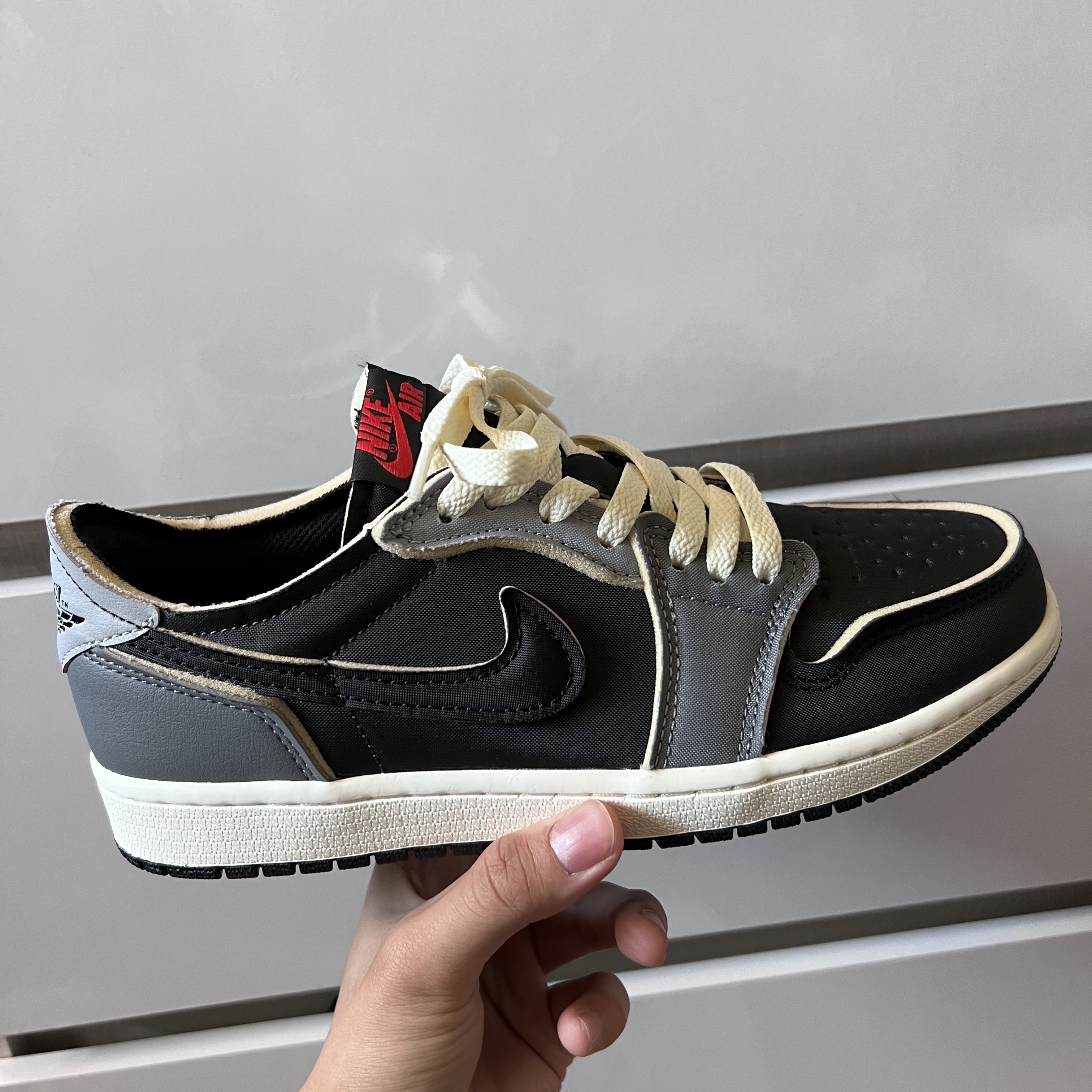 Jordan 1 Retro Low OG EX Black and Smoke Grey 착용 스타일