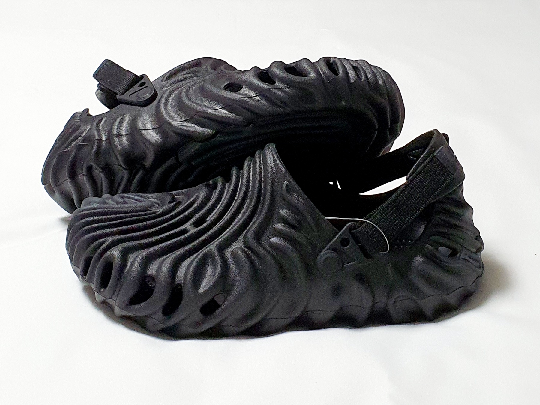 Crocs x Salehe Bembury Pollex Clog Sasquatch 착용 스타일 - 5