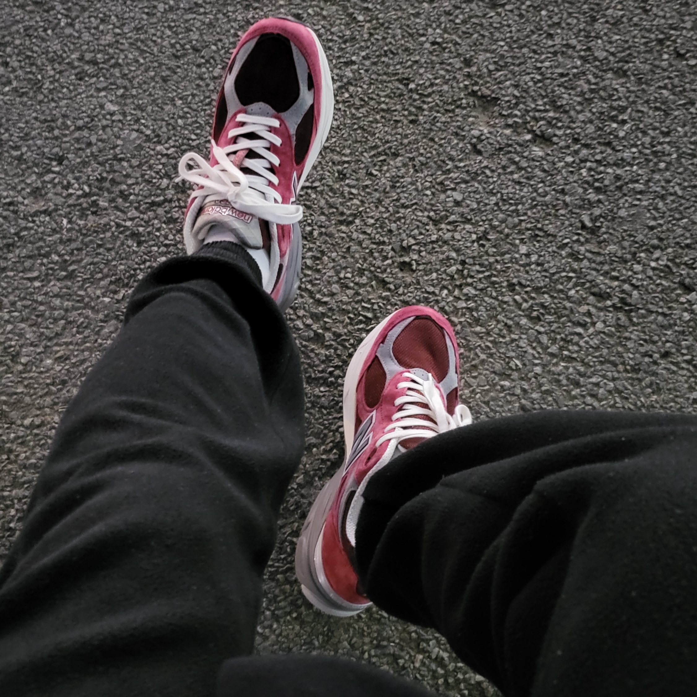 New Balance 990v3 Made in USA Scarlet Marblehead 착용 스타일