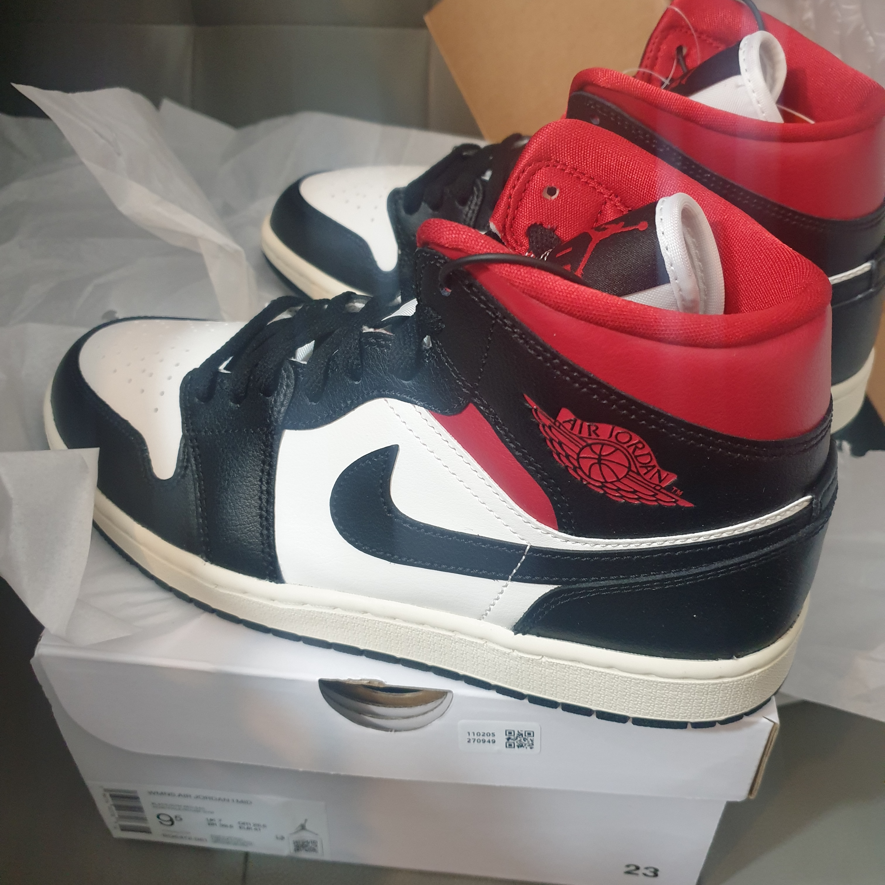 (W) Jordan 1 Mid Black Gym Red 착용 스타일 - 4