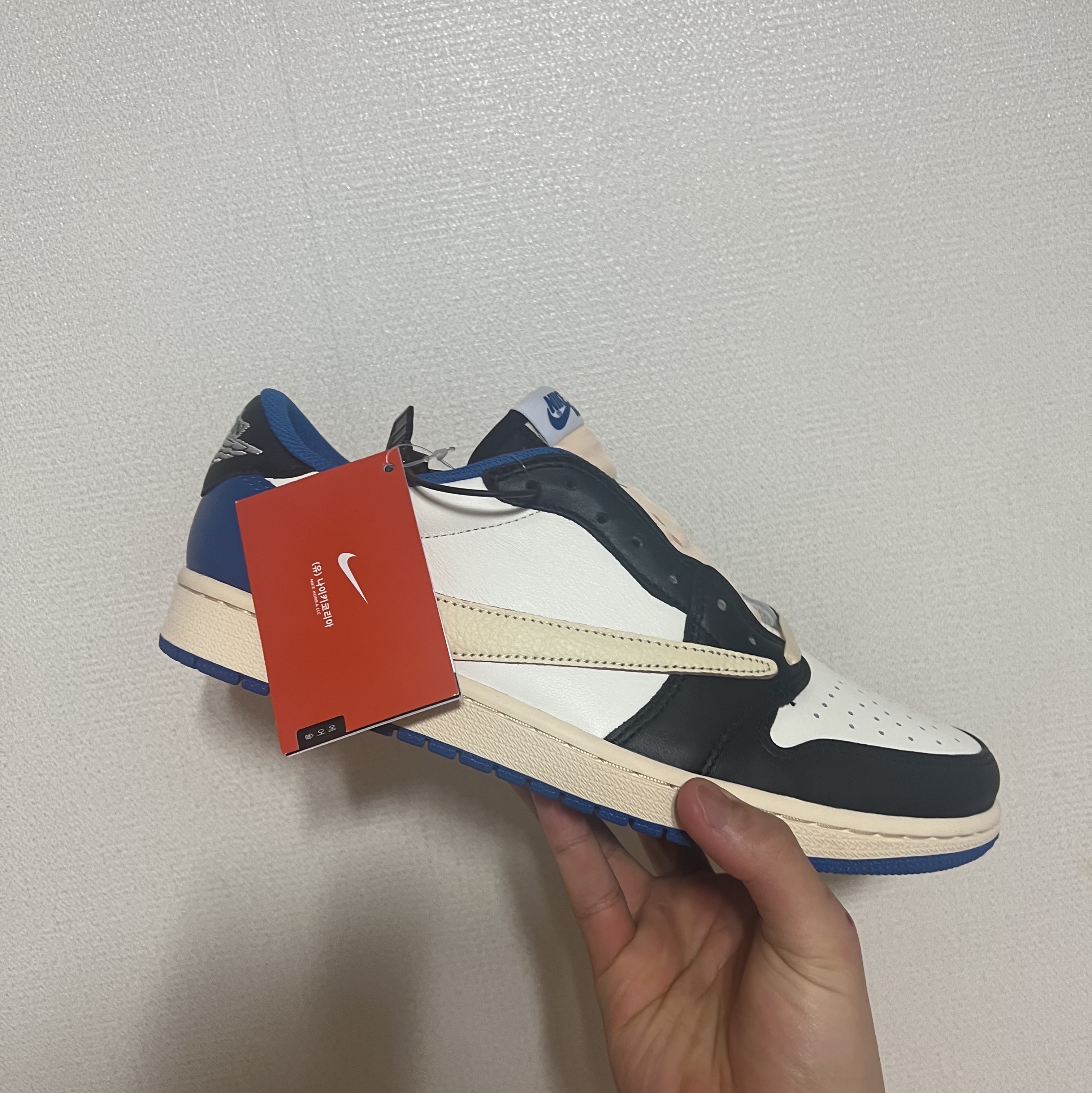 Jordan 1 x Travis Scott x Fragment Retro Low OG SP Military Blue 착용 스타일 - 2