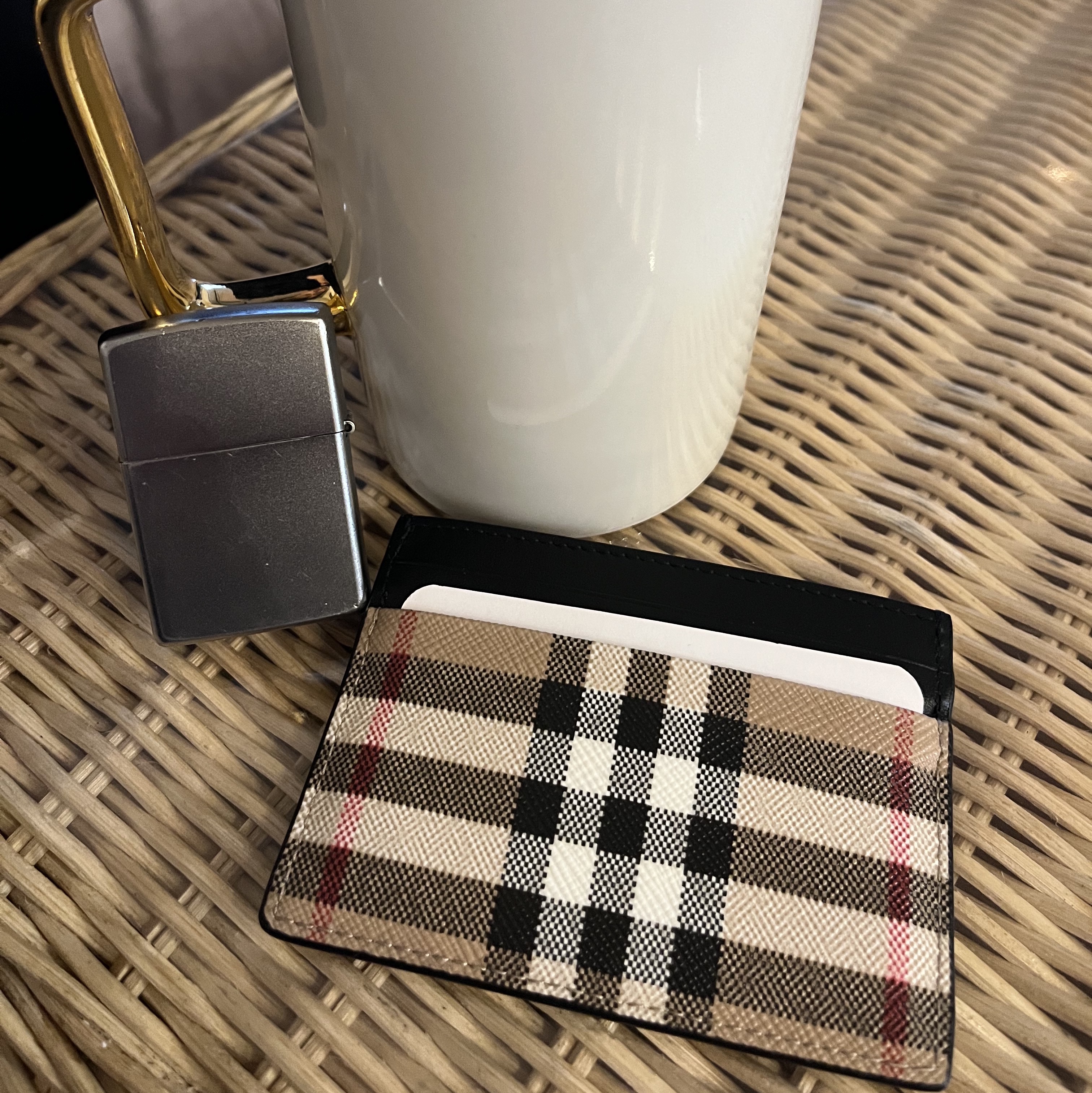 Burberry Vintage Check Leather Card Case Archive Beige 착용 스타일