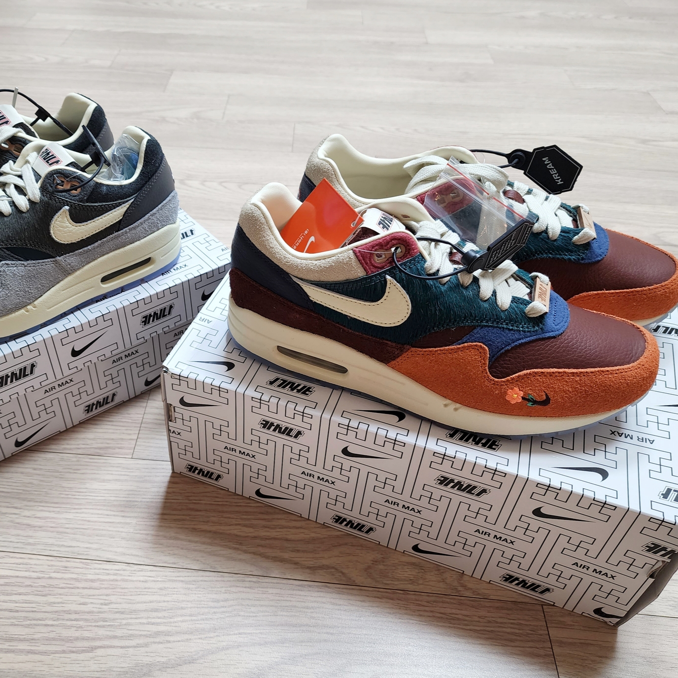 Nike x Kasina Air Max 1 SP Won-Ang Orange, Nike x Kasina Air Max 1 SP Won-Ang Particle Grey 착용 스타일