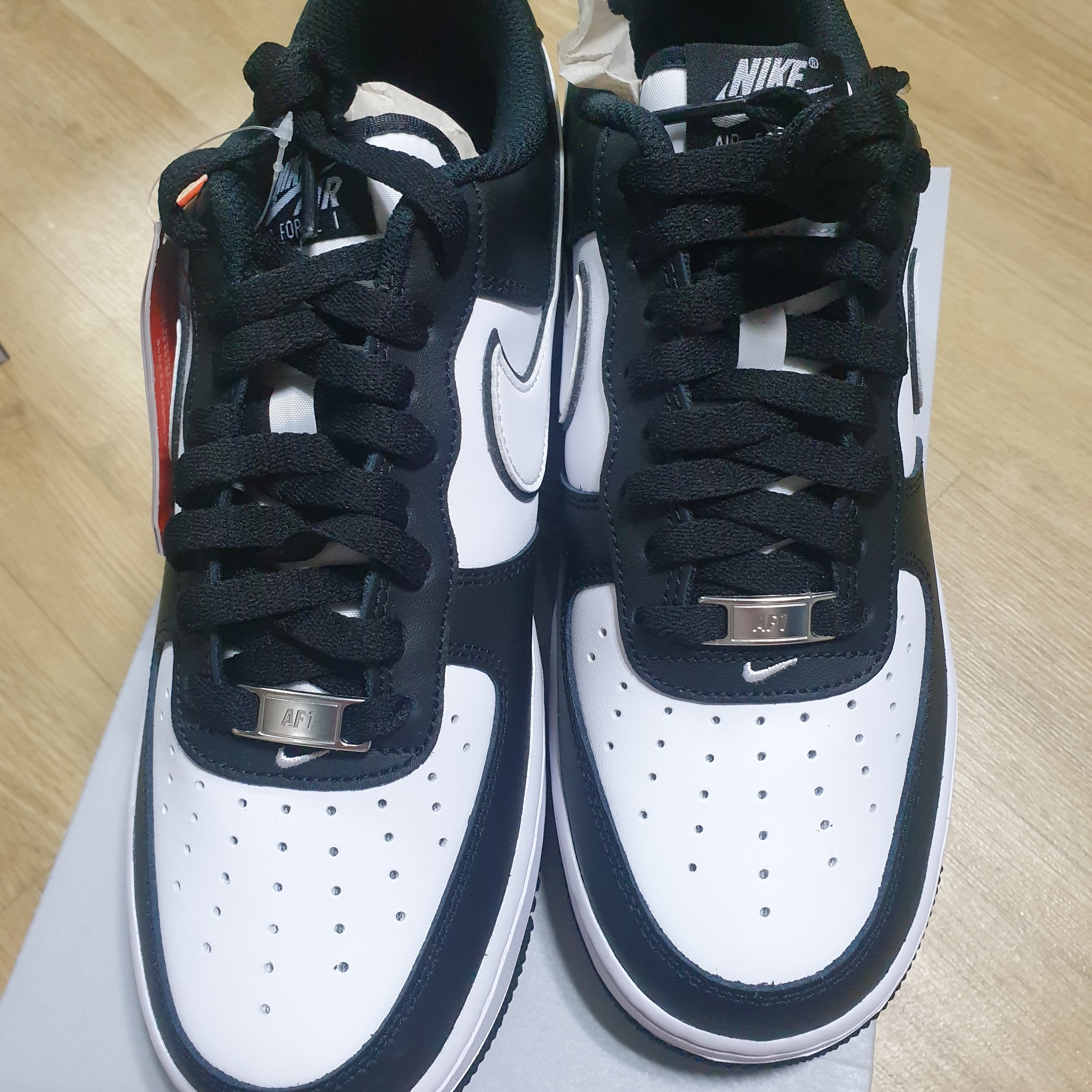 Nike Air Force 1 '07 Black White, Nike Air Force 1 '07 LV8 White Black 착용 스타일 - 2