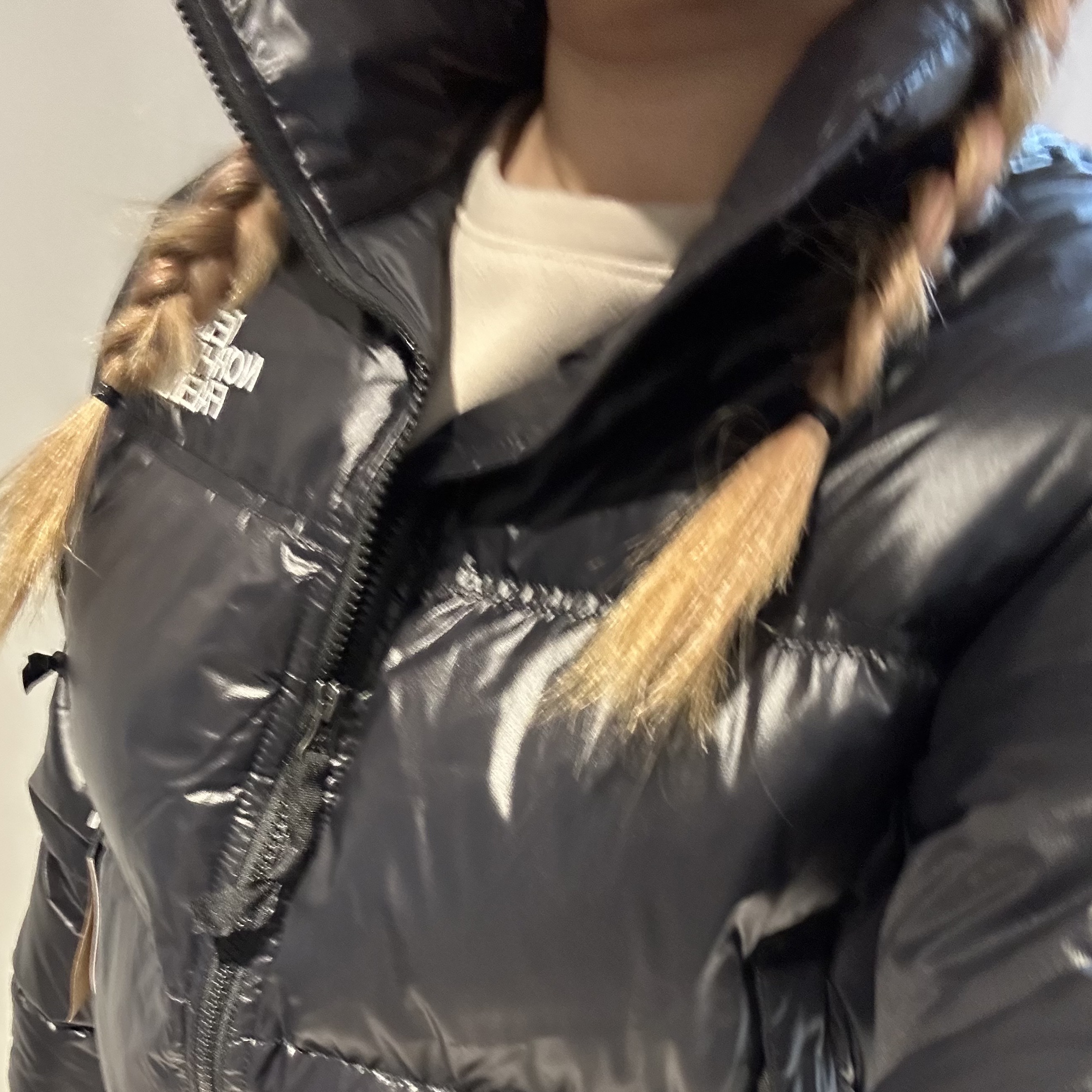 (W) The North Face Nuptse Short Jacket TNF Black 착용 스타일 - 1