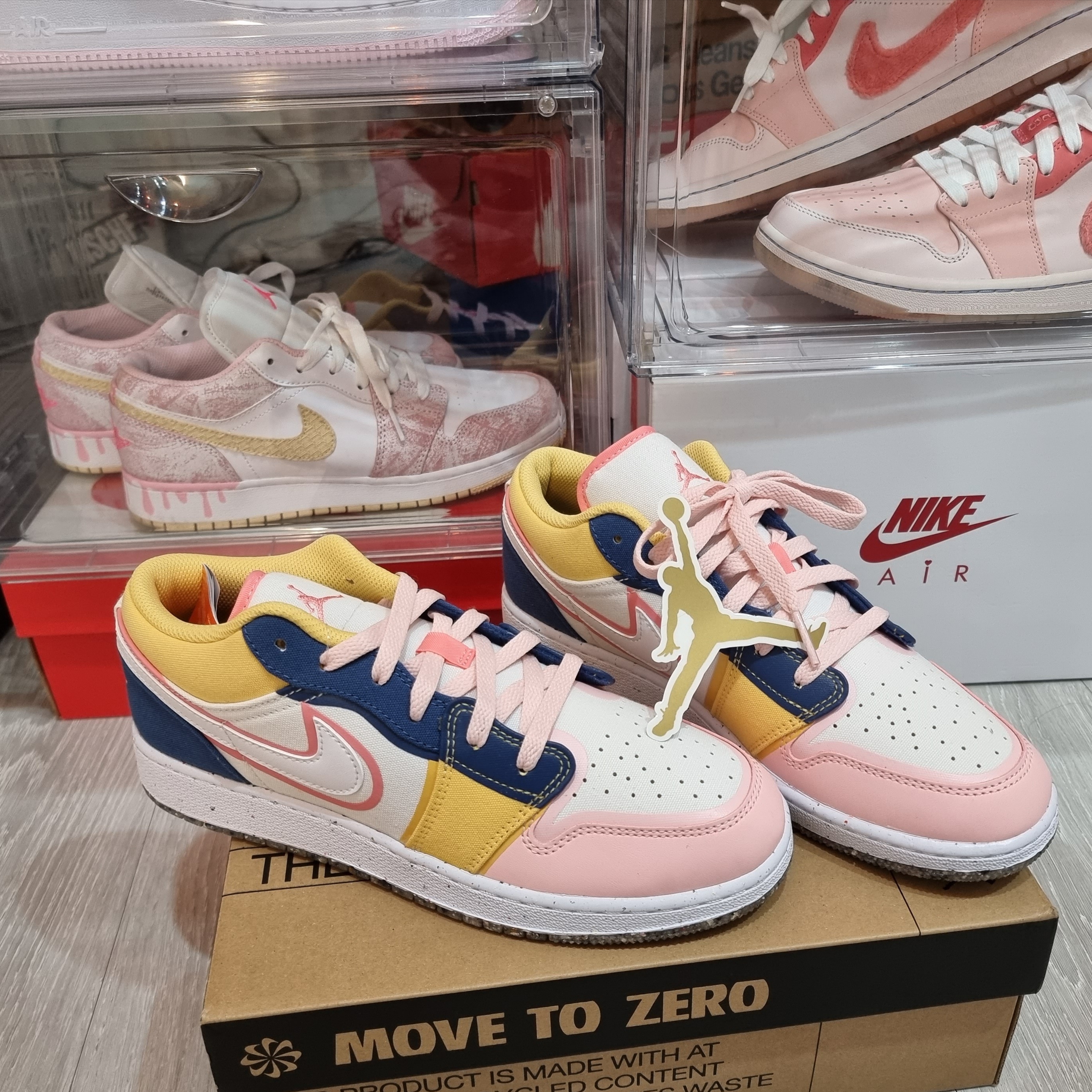 (GS) Jordan 1 Low SE White French Blue, (GS) Jordan 1 Low SE Pale Vanilla 착용 스타일 - 1