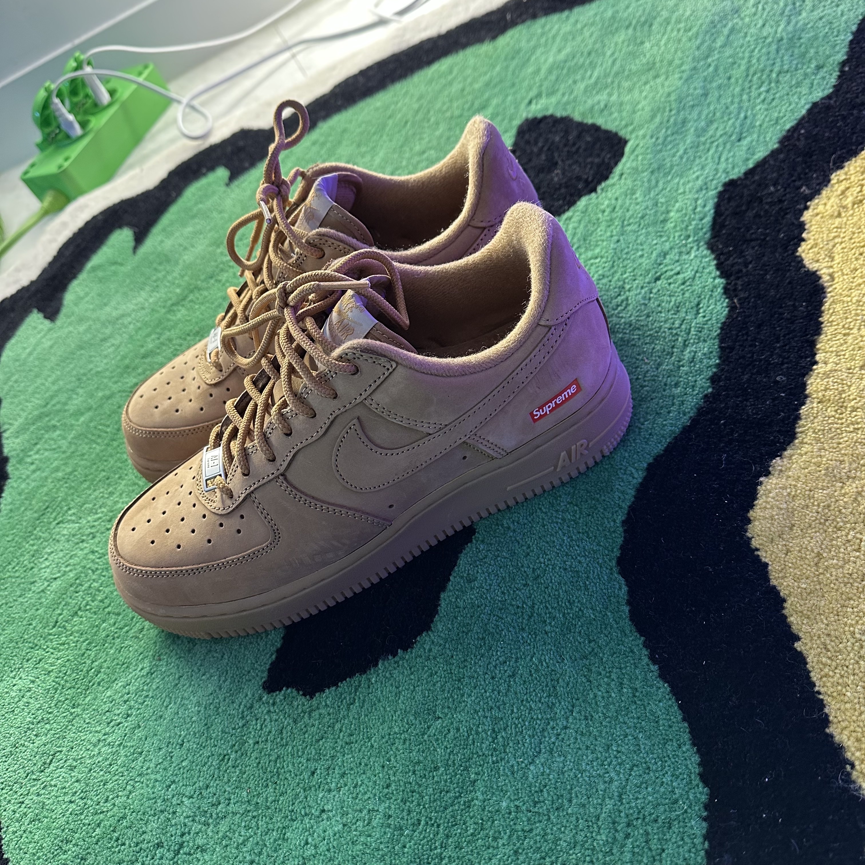 Nike x Supreme Air Force 1 Low Flax 착용 스타일 - 2
