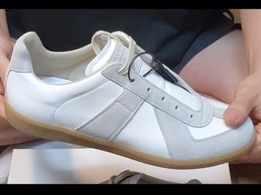 Maison Margiela Calfskin Replica Sneakers 착용 스타일