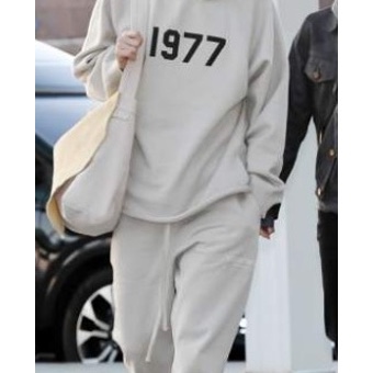 Essentials 1977 Long Sleeve T-Shirt Light Oatmeal - 22SS 착용 스타일 - 4