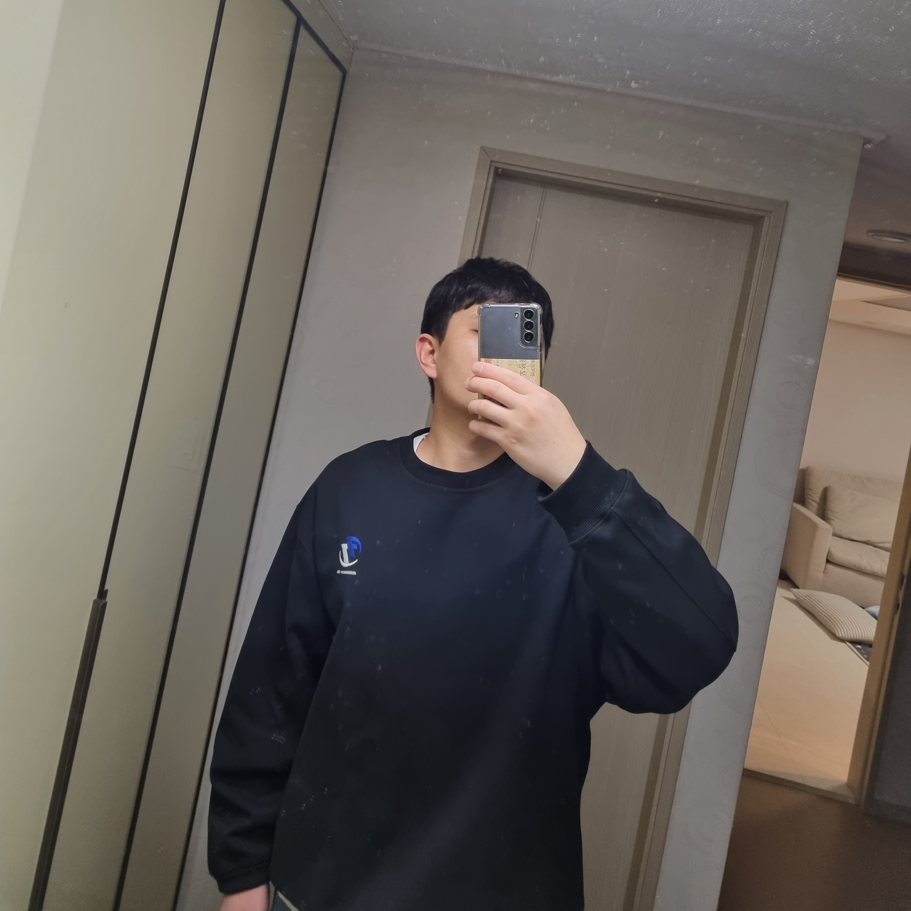 Zara x Ader Error Oversize Sweatshirt Black 착용 스타일