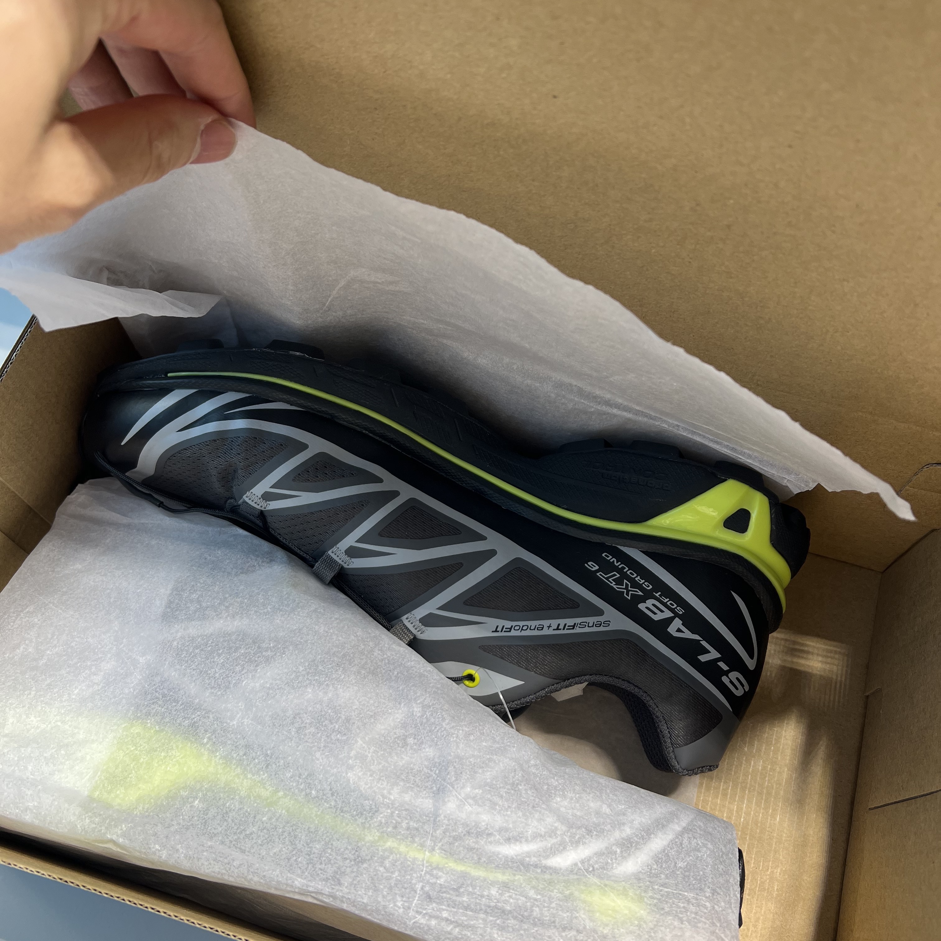 Salomon XT-6 Black Evening Primrose 착용 스타일