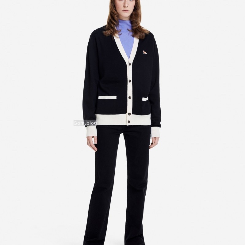 Maison Kitsune Baby Fox Patch Bi-Color Classic Cardigan Navy 착용 스타일 - 3