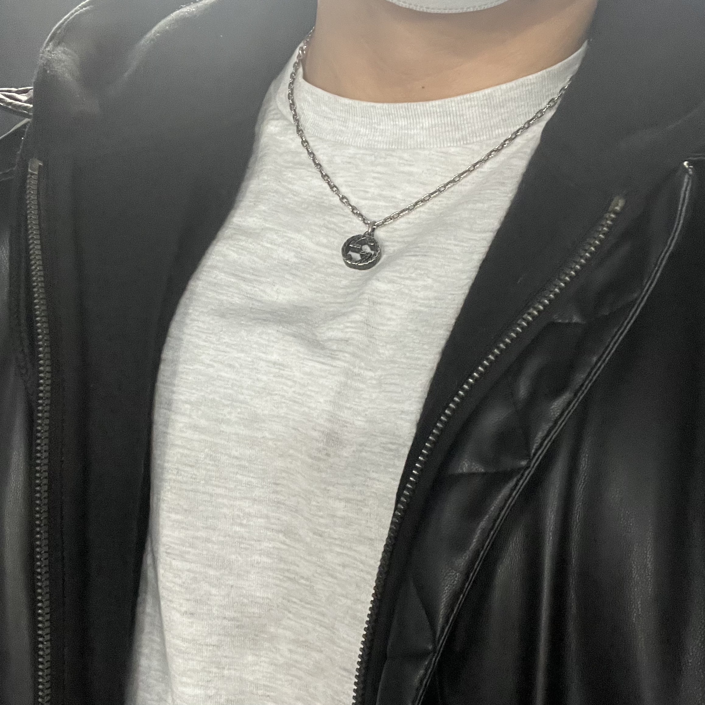 Gucci Interlocking G Pendant Necklace Silver 착용 스타일