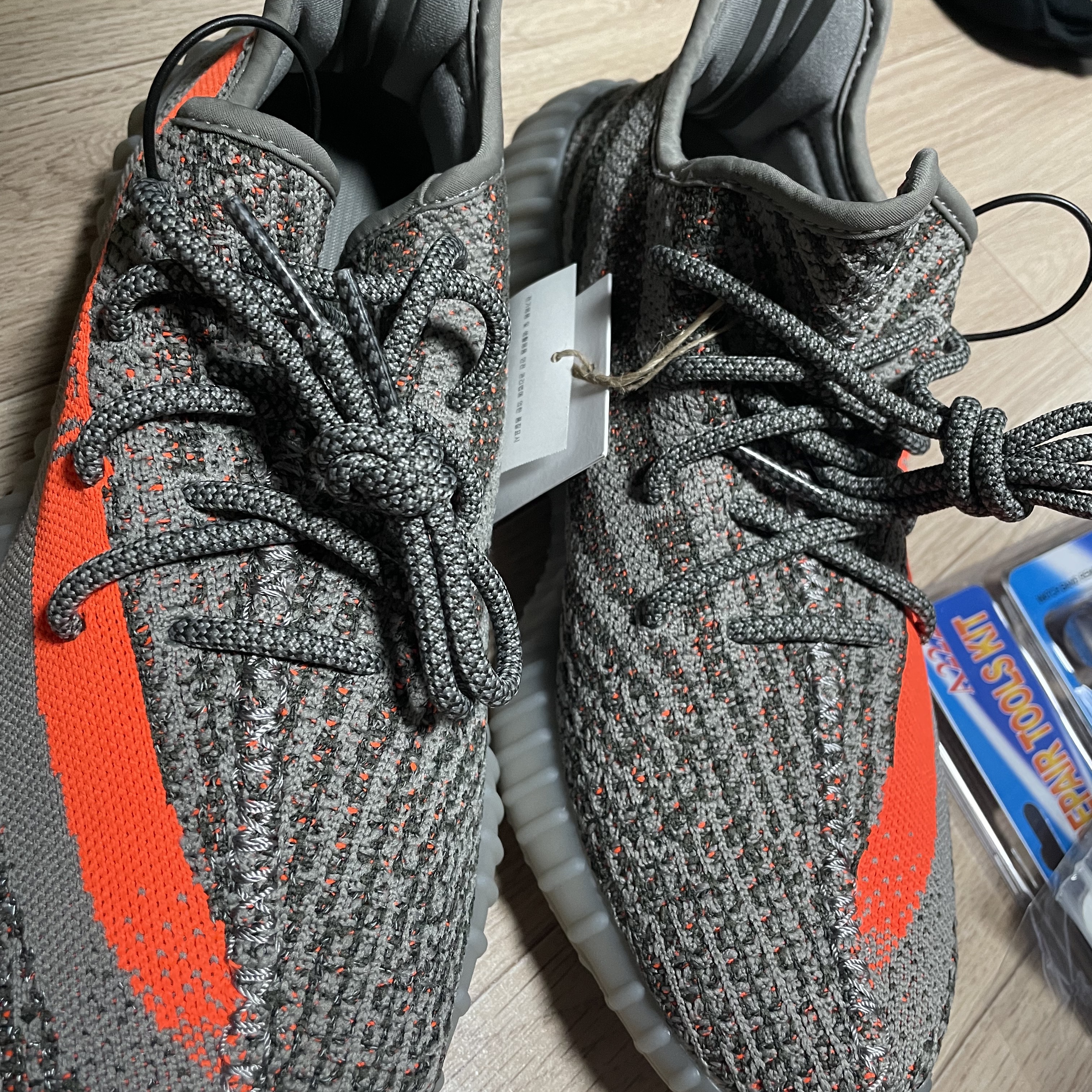 Adidas Yeezy Boost 350 V2 Beluga - Reflective 착용 스타일