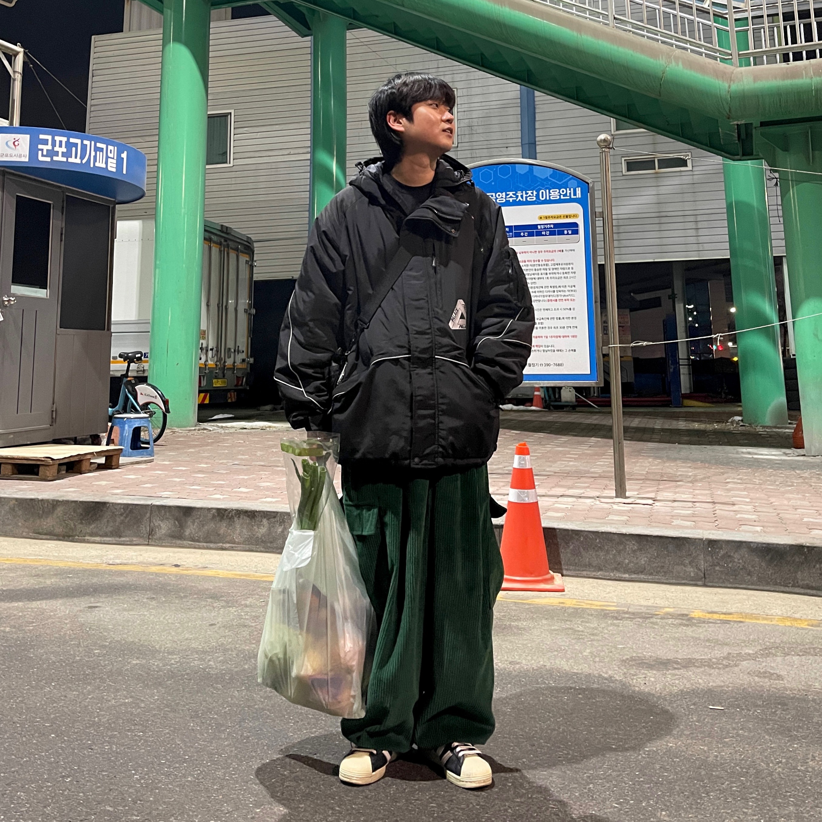 Palace M-Tech Hooded Jacket Black - 22FW, Adidas Superstar Premium Black White 착용 스타일