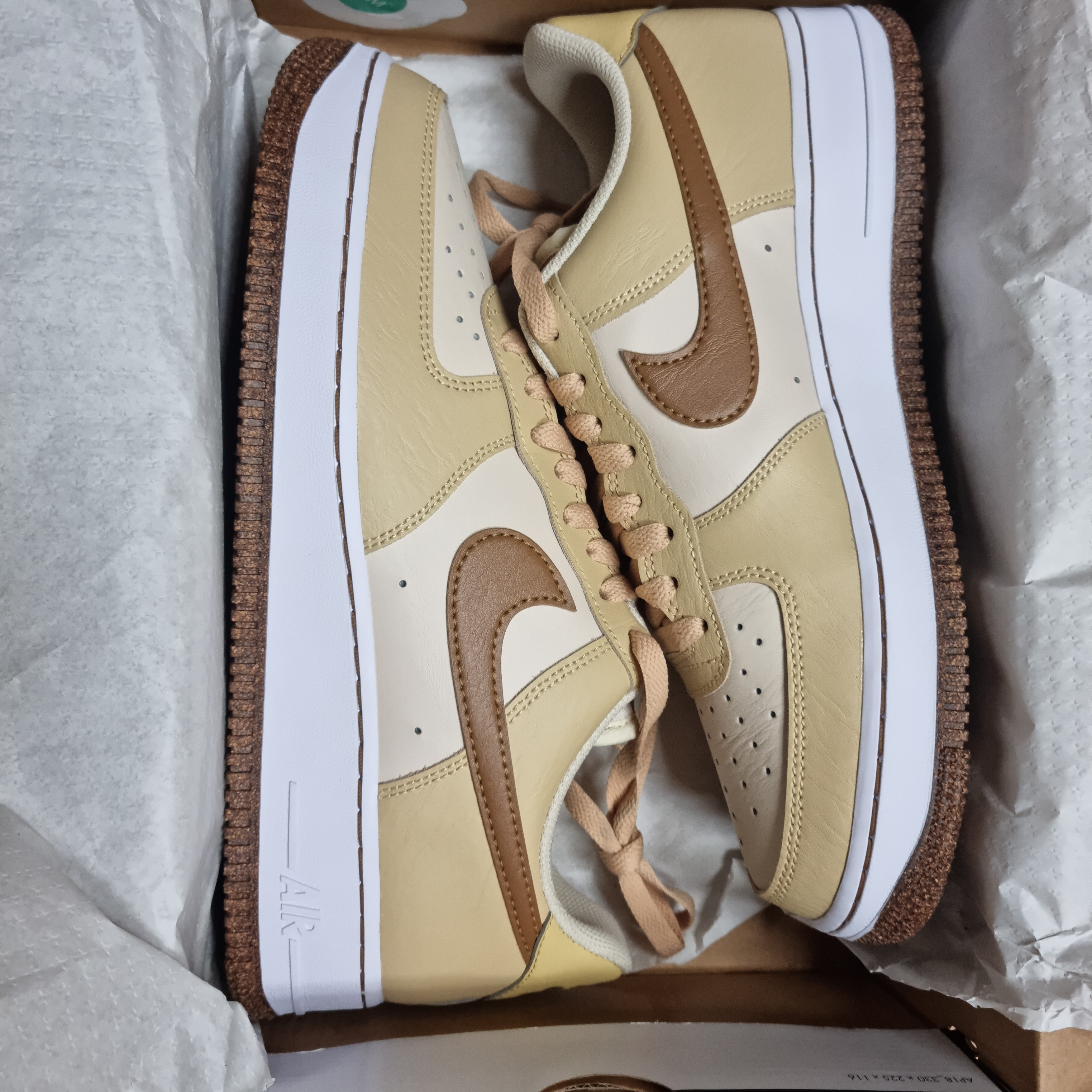 (GS) Nike Air Force 1 Low EMB Pearl White Ale Brown 착용 스타일