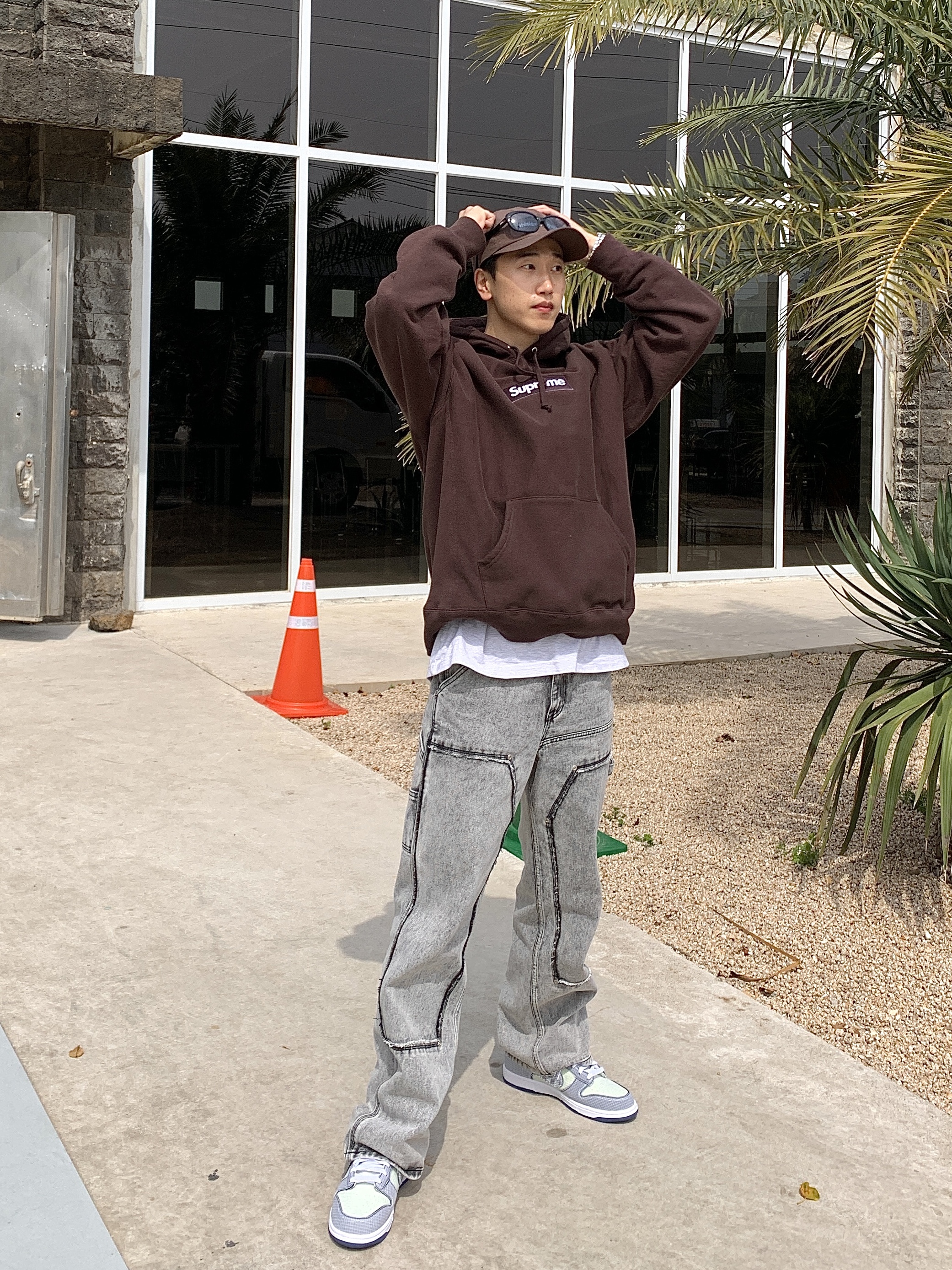 Supreme Box Logo Hooded Sweatshirt Dark Brown - 21FW, Nike x Union Dunk Low Passport Pack Pistachio 착용 스타일 - 3
