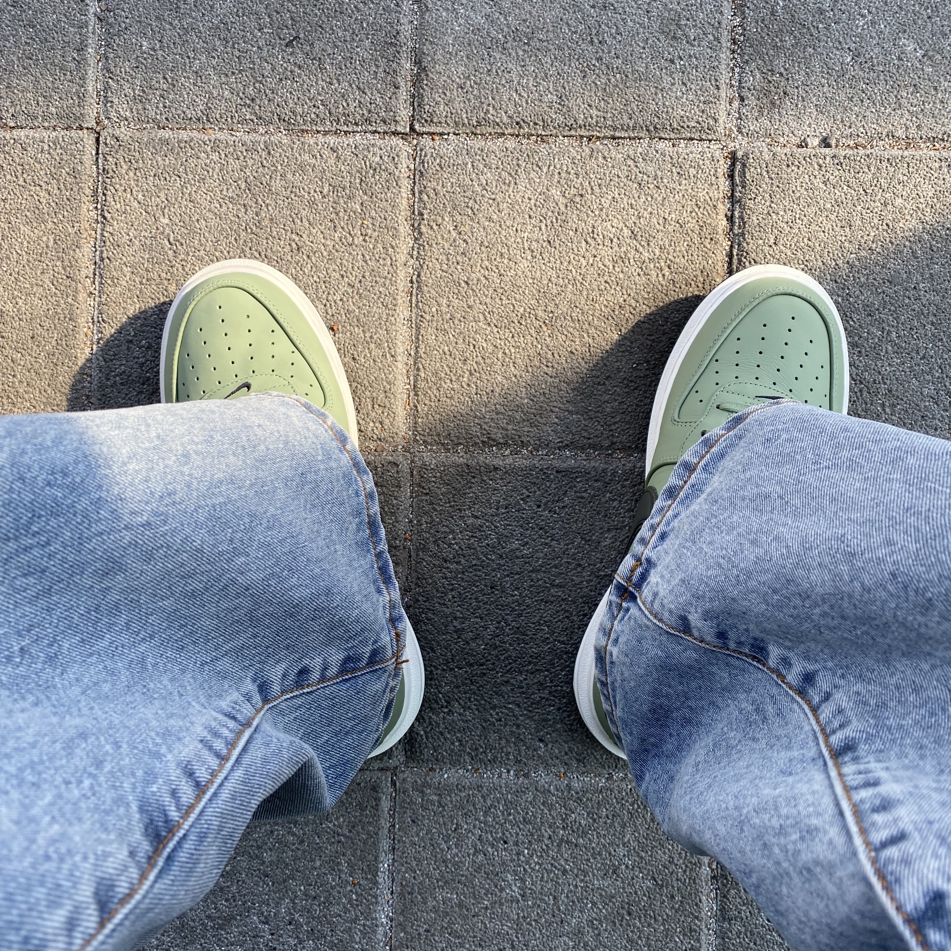 Nike Air Force 1 Boot Oil Green 착용 스타일