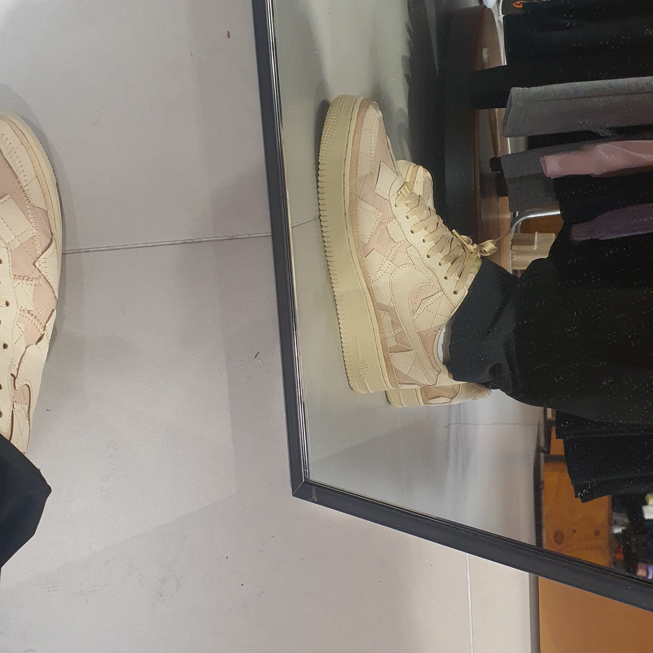 Nike x Billie Eilish Air Force 1 Low '07 SP Mushroom 착용 스타일