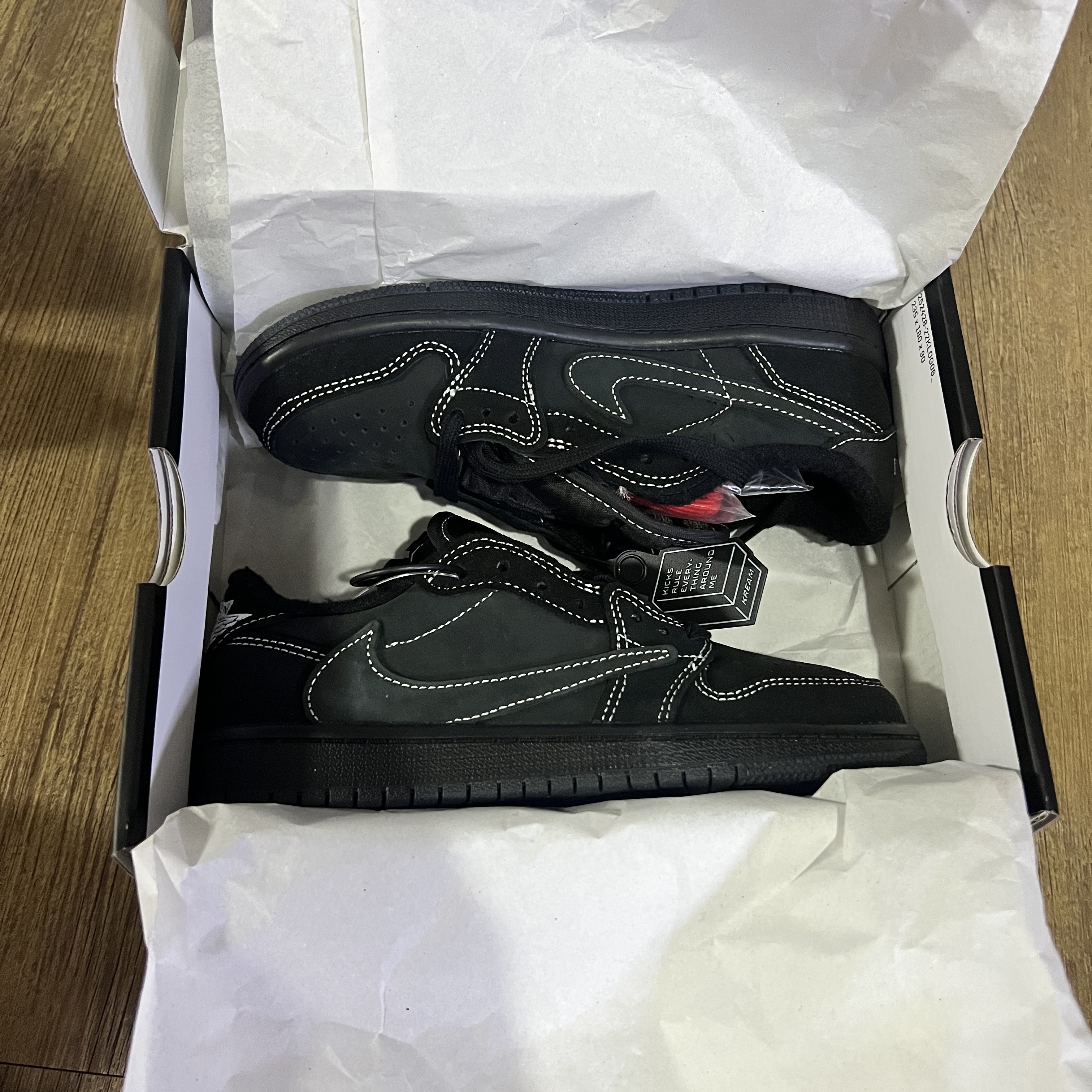(PS) Jordan 1 x Travis Scott Retro Low OG SP Black Phantom, (PS) Jordan 1 x Travis Scott Retro Low OG SP Sail and Ridgerock 착용 스타일 - 2