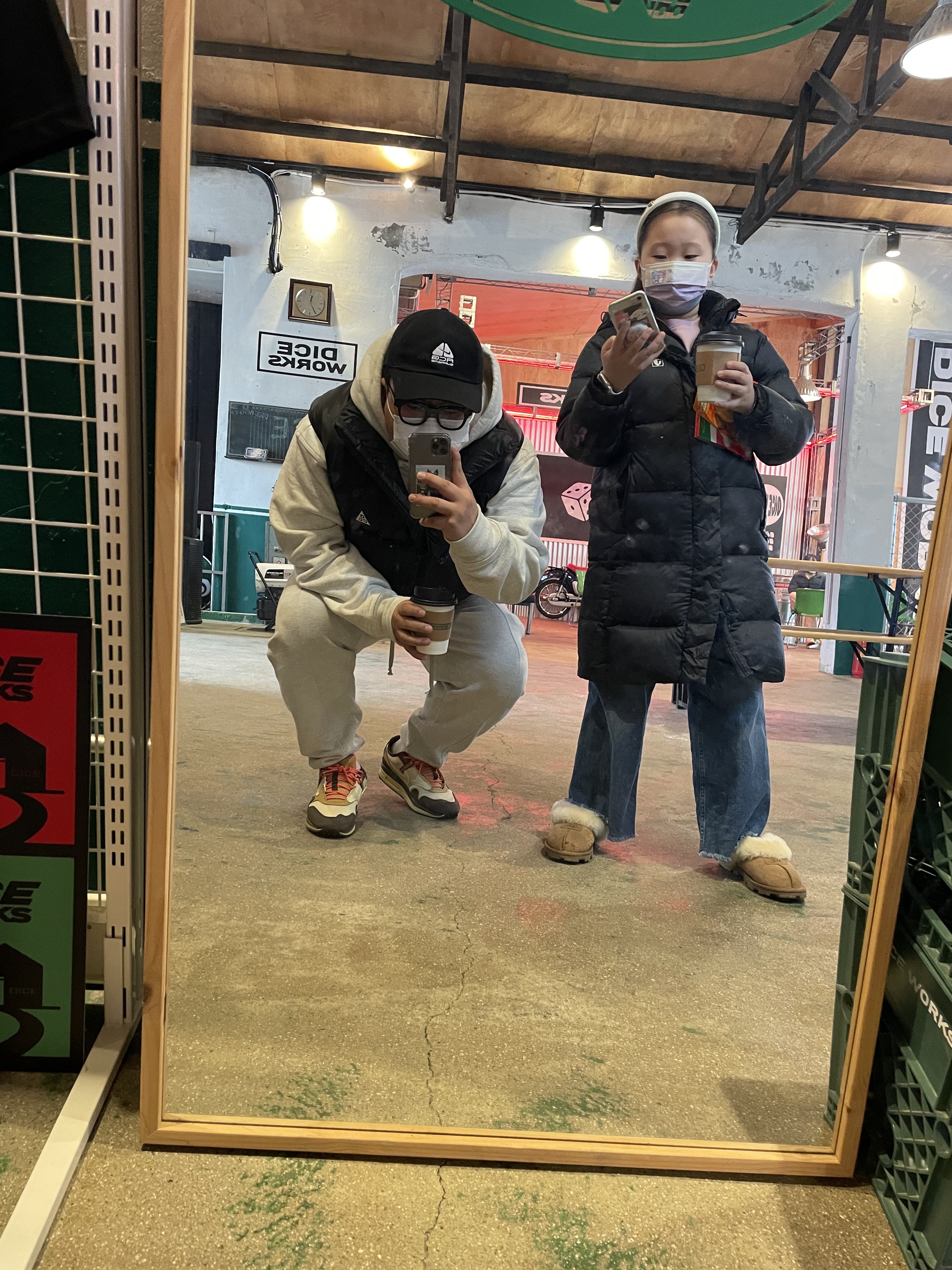 Supreme x Nike ACG Denim 6-Panel Black - 22FW, Nike ACG Therma-Fit ADV Lunar Lake Puffer Vest Black - US/EU 착용 스타일 - 3