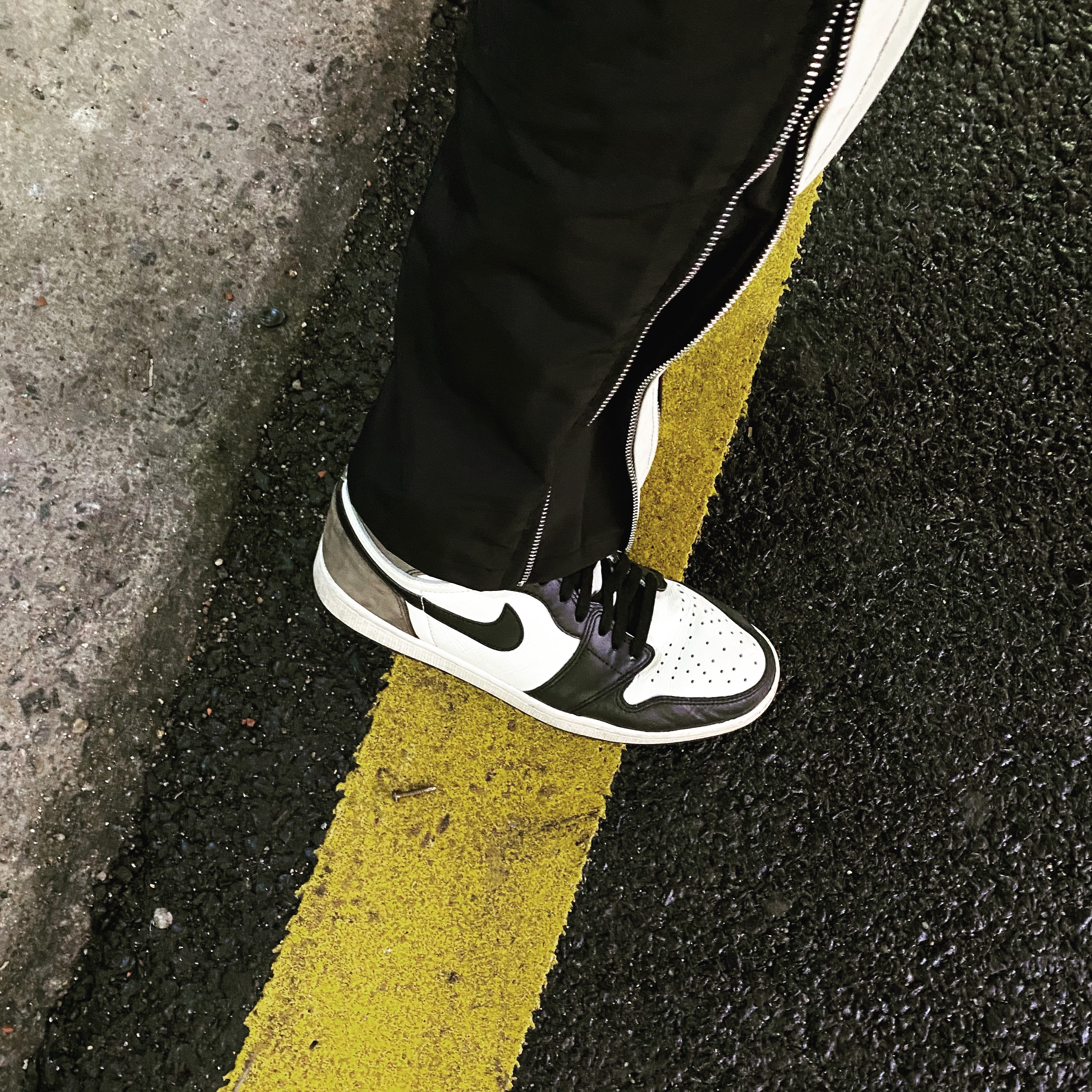 Jordan 1 Retro High OG Black Mocha 착용 스타일