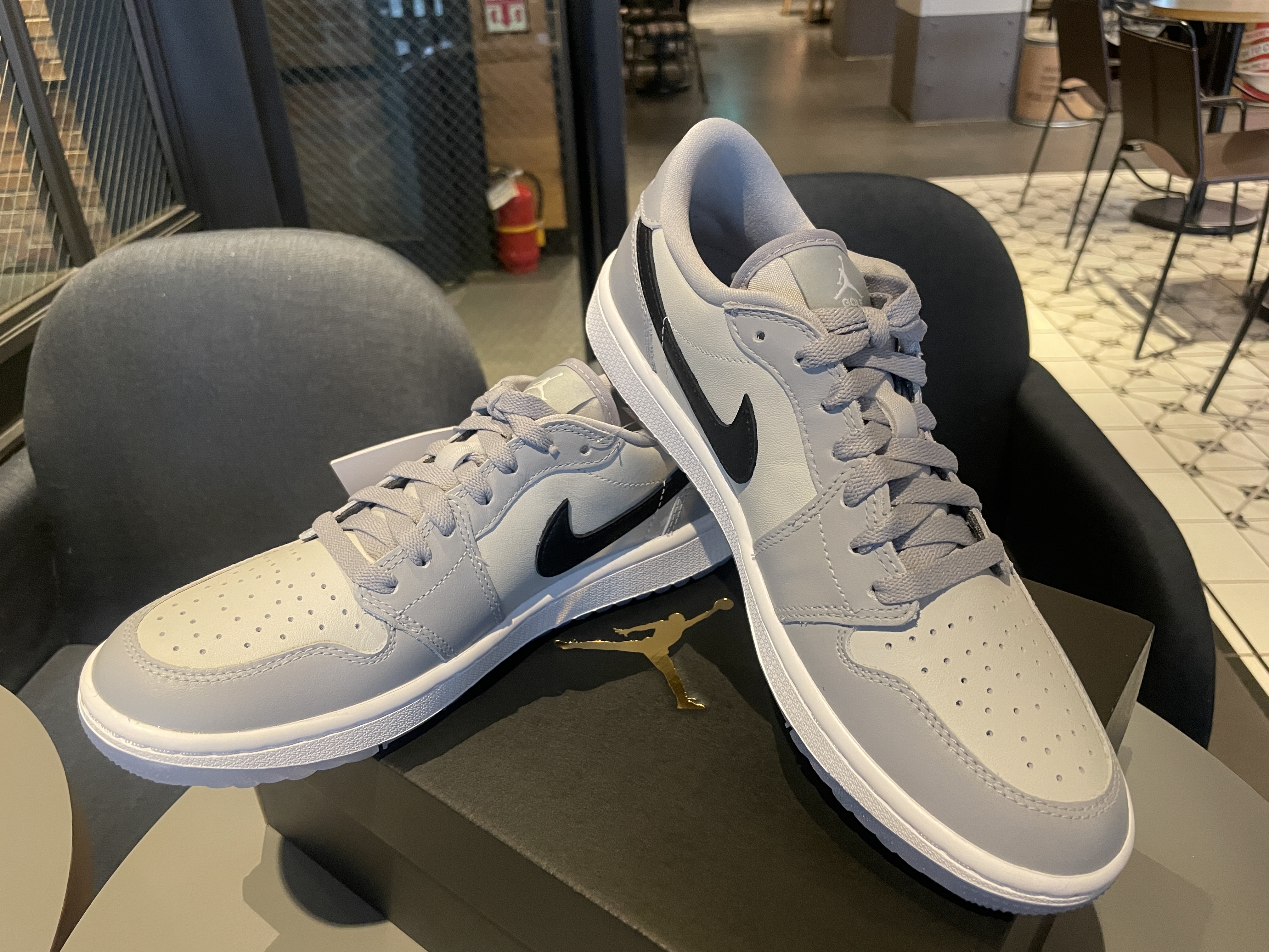 Jordan 1 Low Golf Wolf Grey 착용 스타일 - 1