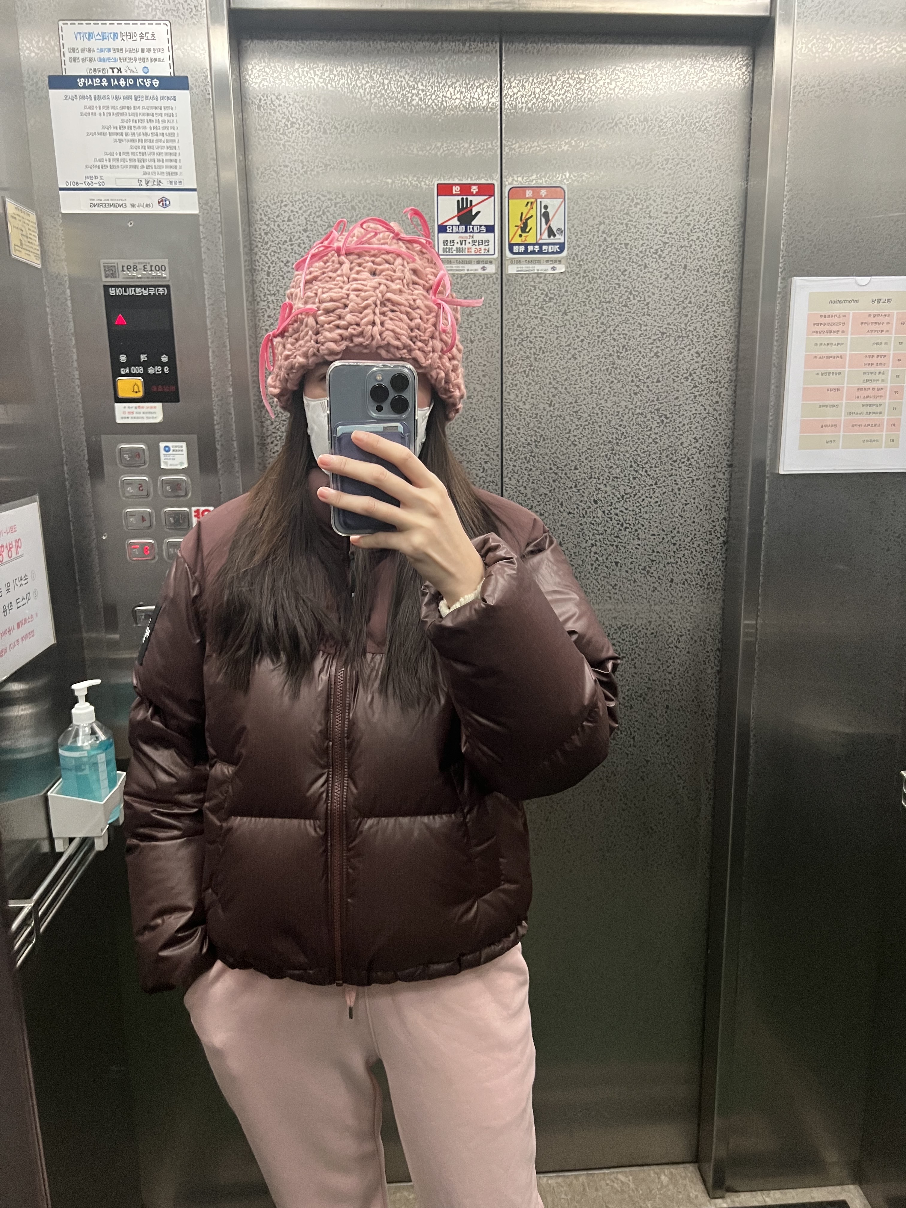(W) The North Face White Label Novelty Nuptse Down Jacket Cocoa Brown 착용 스타일
