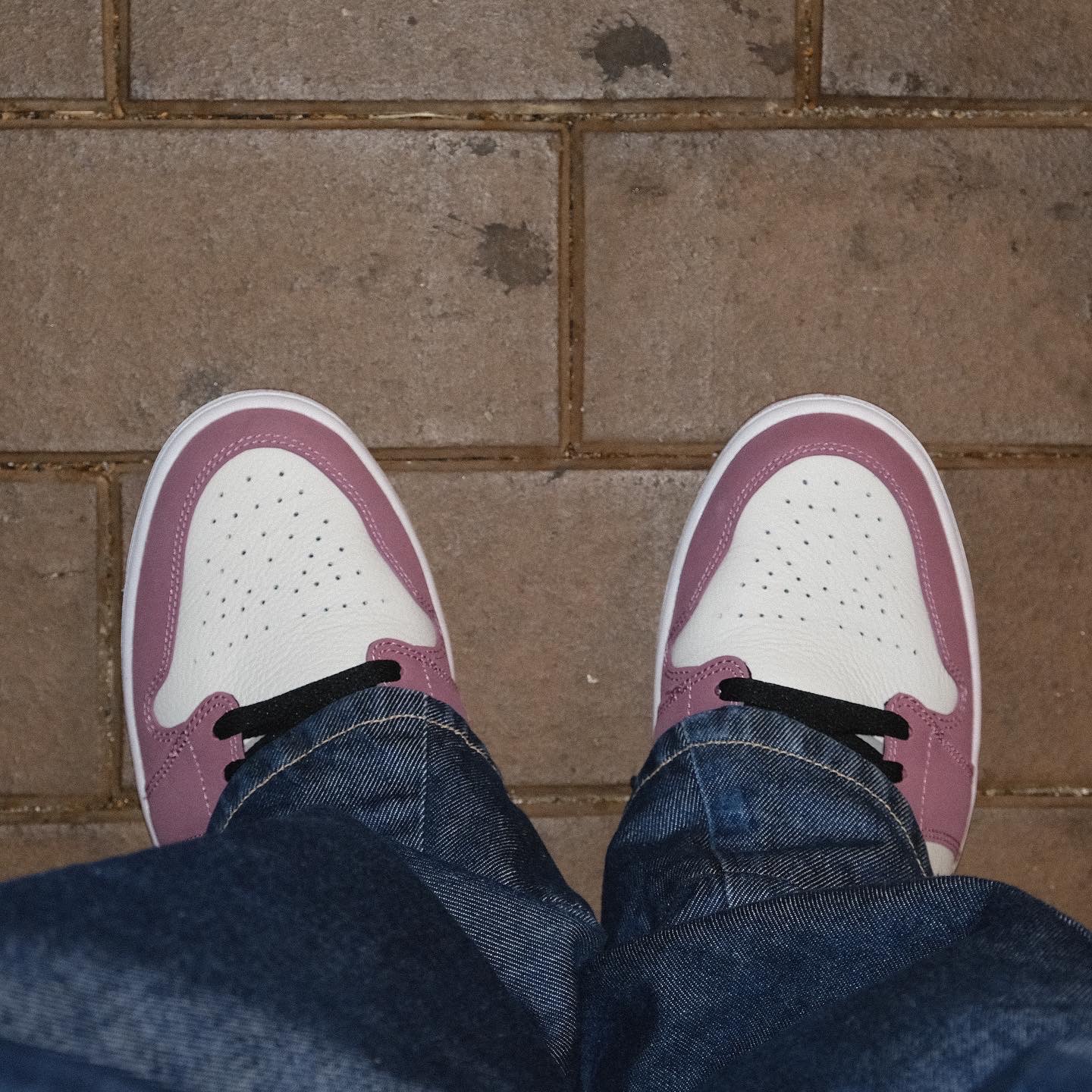 (W) Jordan 1 Mid SE Light Mulberry 착용 스타일 - 2