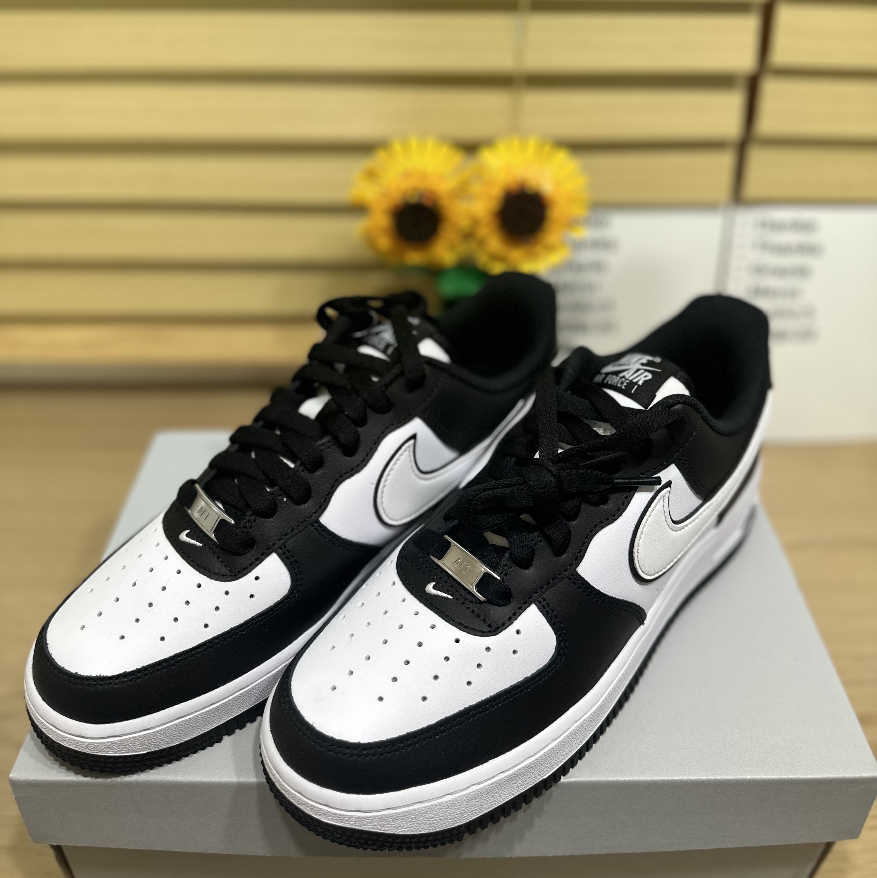 Nike Air Force 1 '07 Black White 착용 스타일